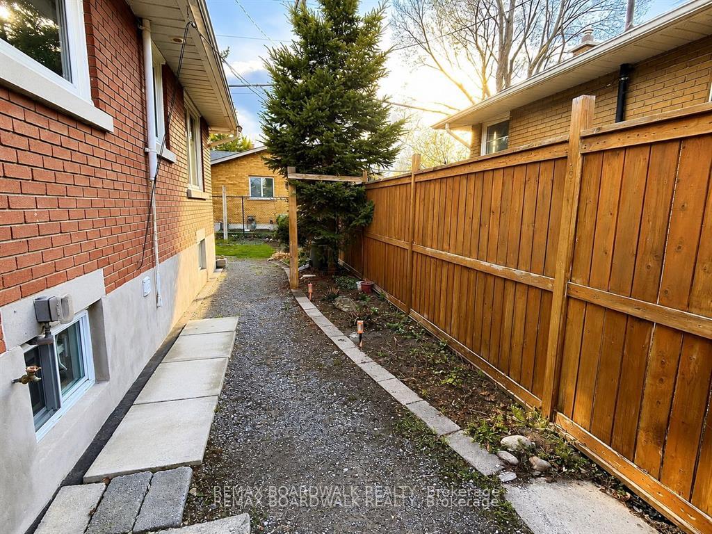 Photo 3 of 625 Clarke Avenue, Ottawa, Castle Heights/Rideau High — HOMEH
