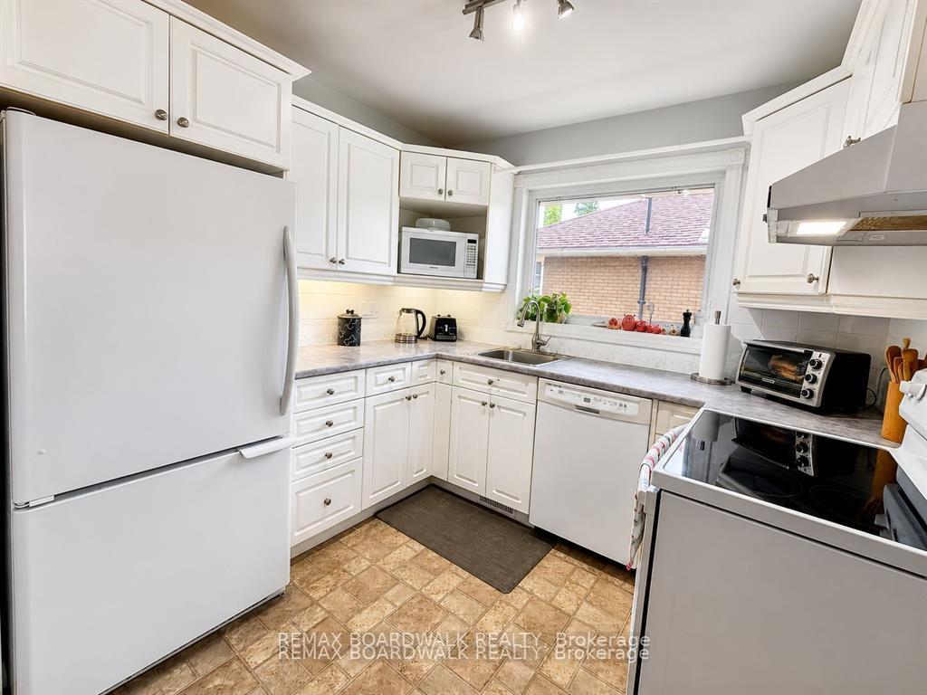 Photo 8 of 625 Clarke Avenue, Ottawa, Castle Heights/Rideau High — HOMEH