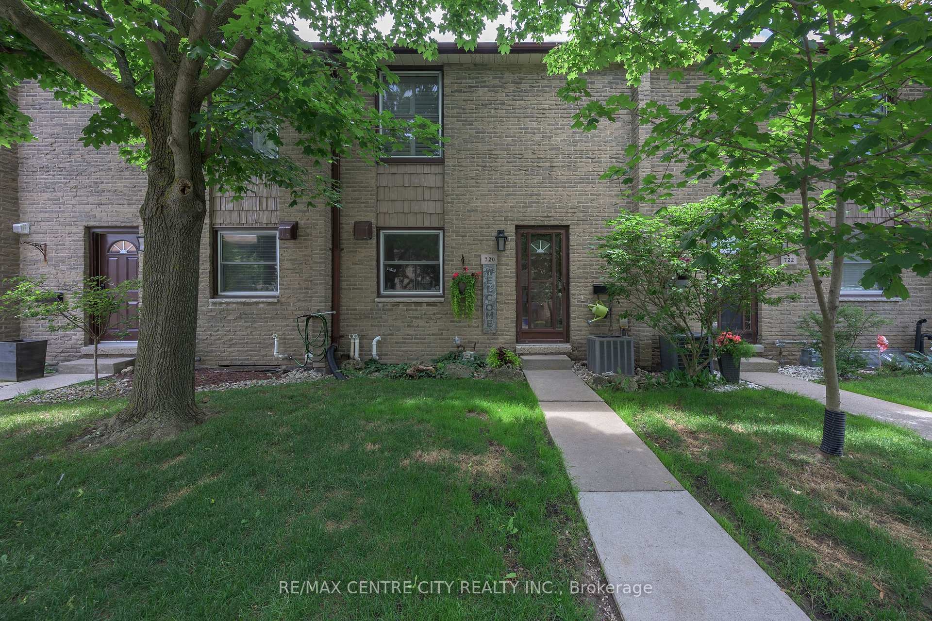 Front of Unit 3, 720 Wonderland Road S