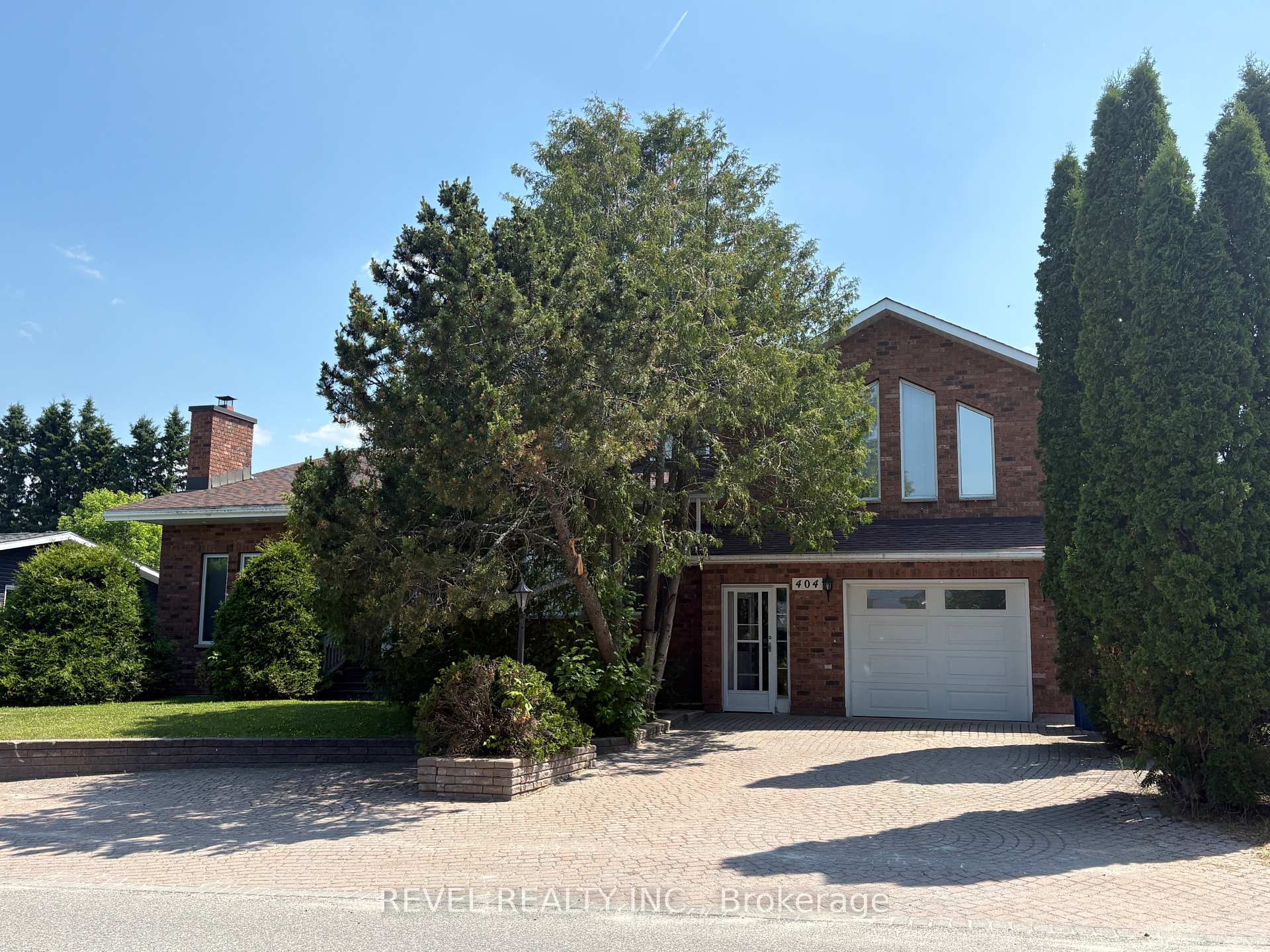 Photo 1 of 404 Thirteenth Avenue, Cochrane — HOMEH
