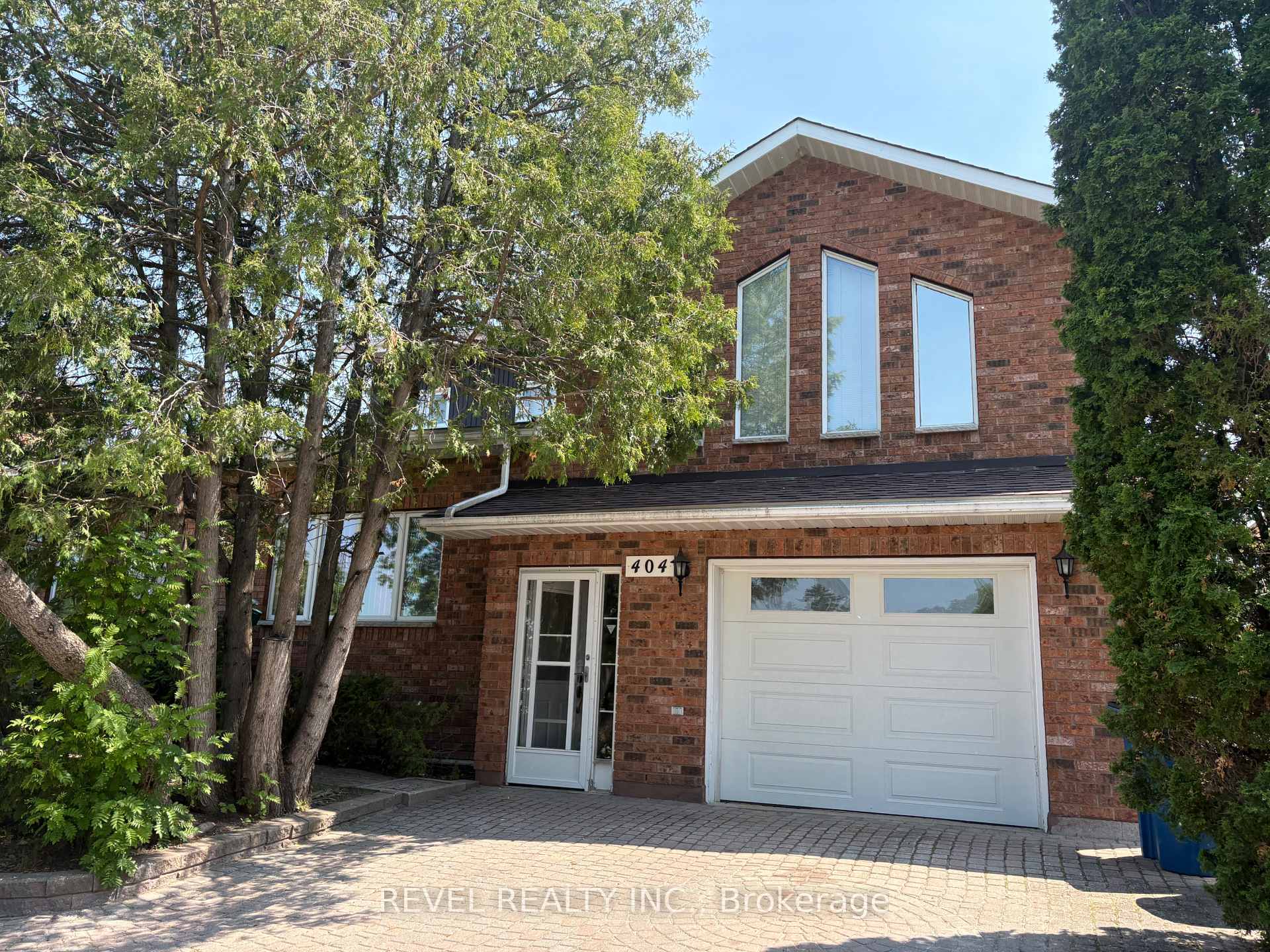 Photo 2 of 404 Thirteenth Avenue, Cochrane — HOMEH