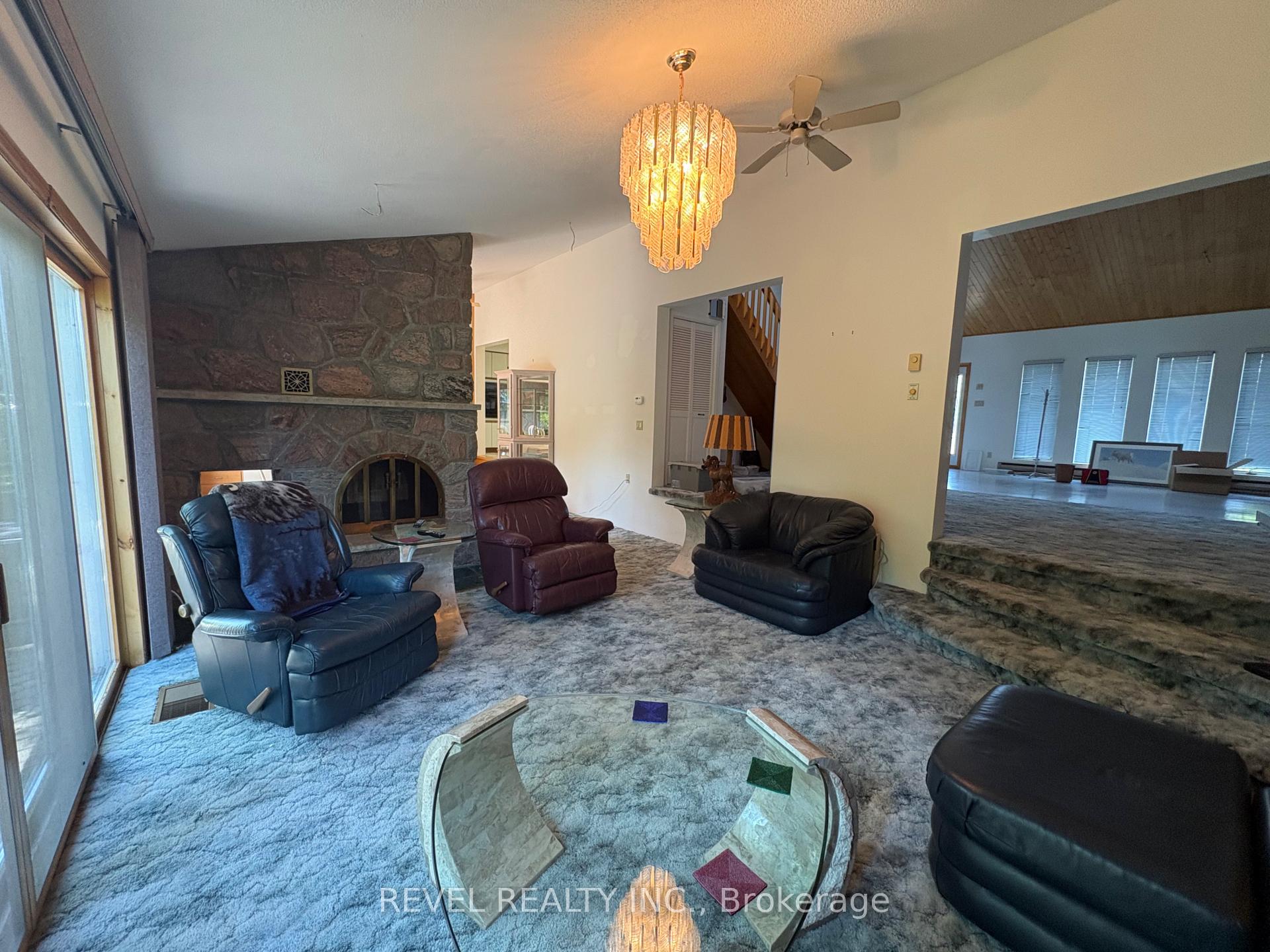 Photo 13 of 404 Thirteenth Avenue, Cochrane — HOMEH