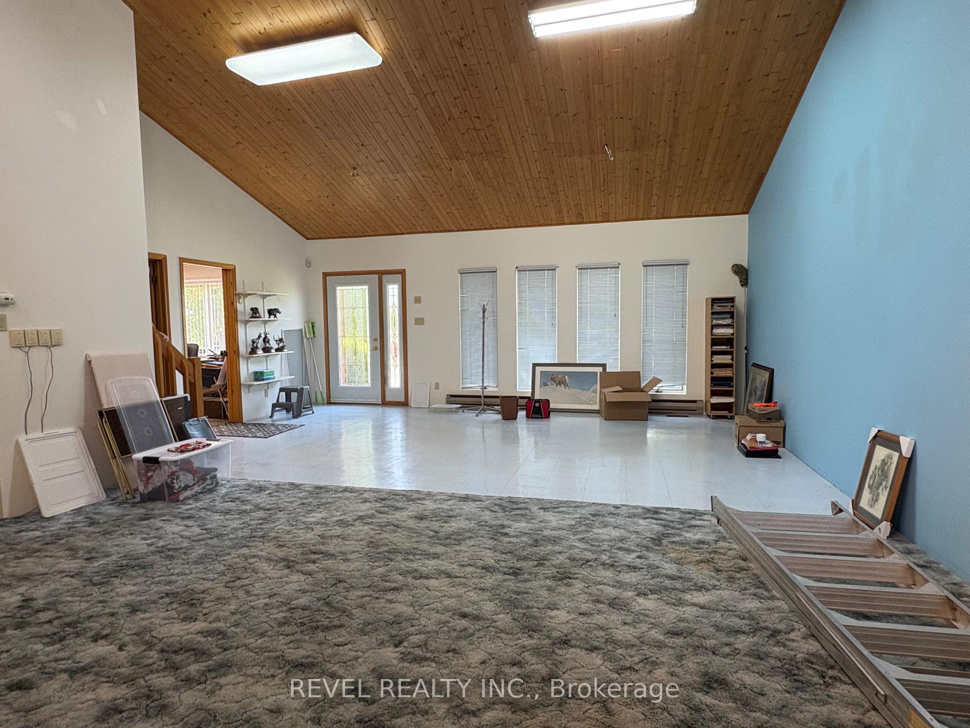 Photo 14 of 404 Thirteenth Avenue, Cochrane — HOMEH