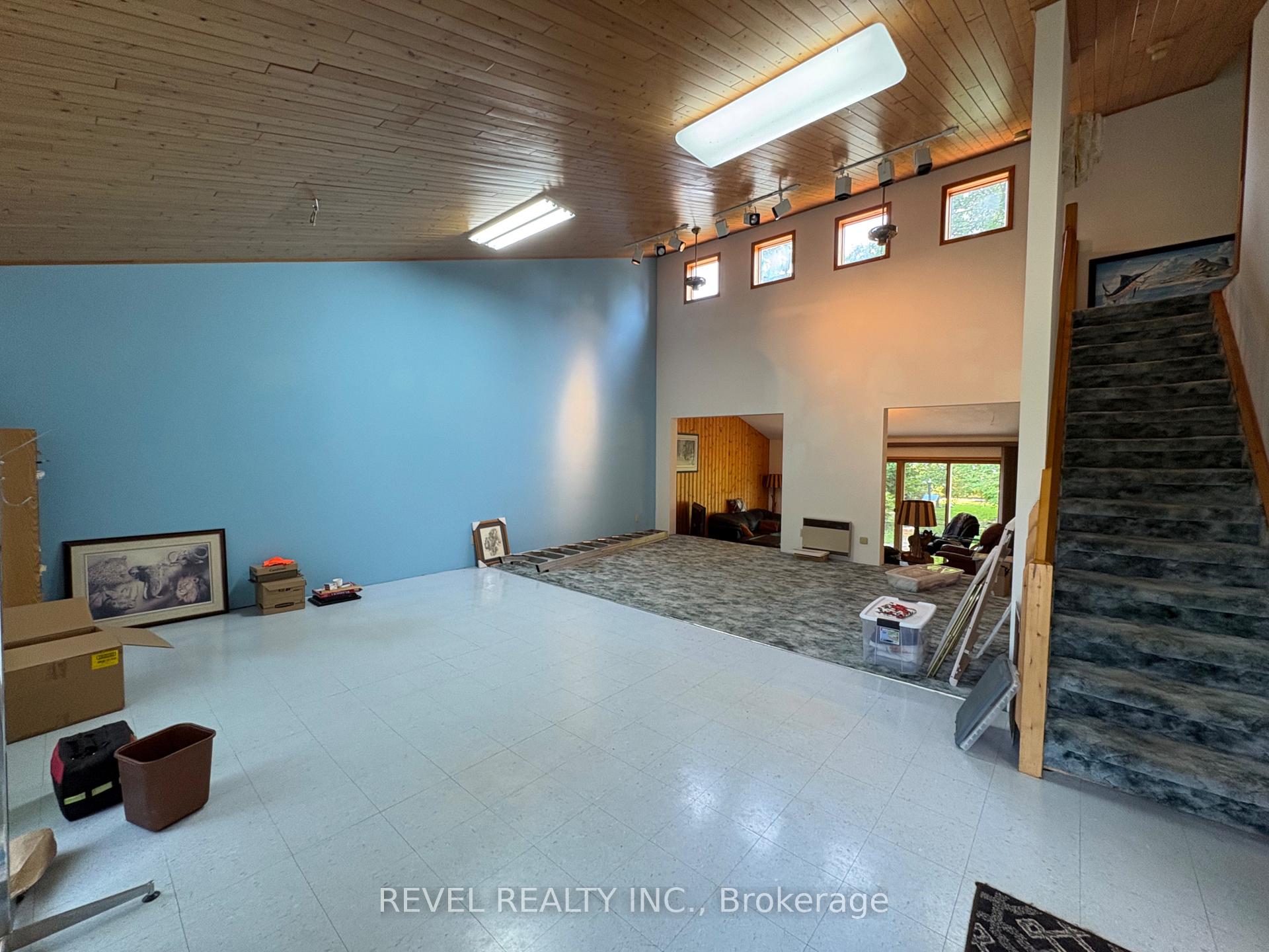 Photo 16 of 404 Thirteenth Avenue, Cochrane — HOMEH