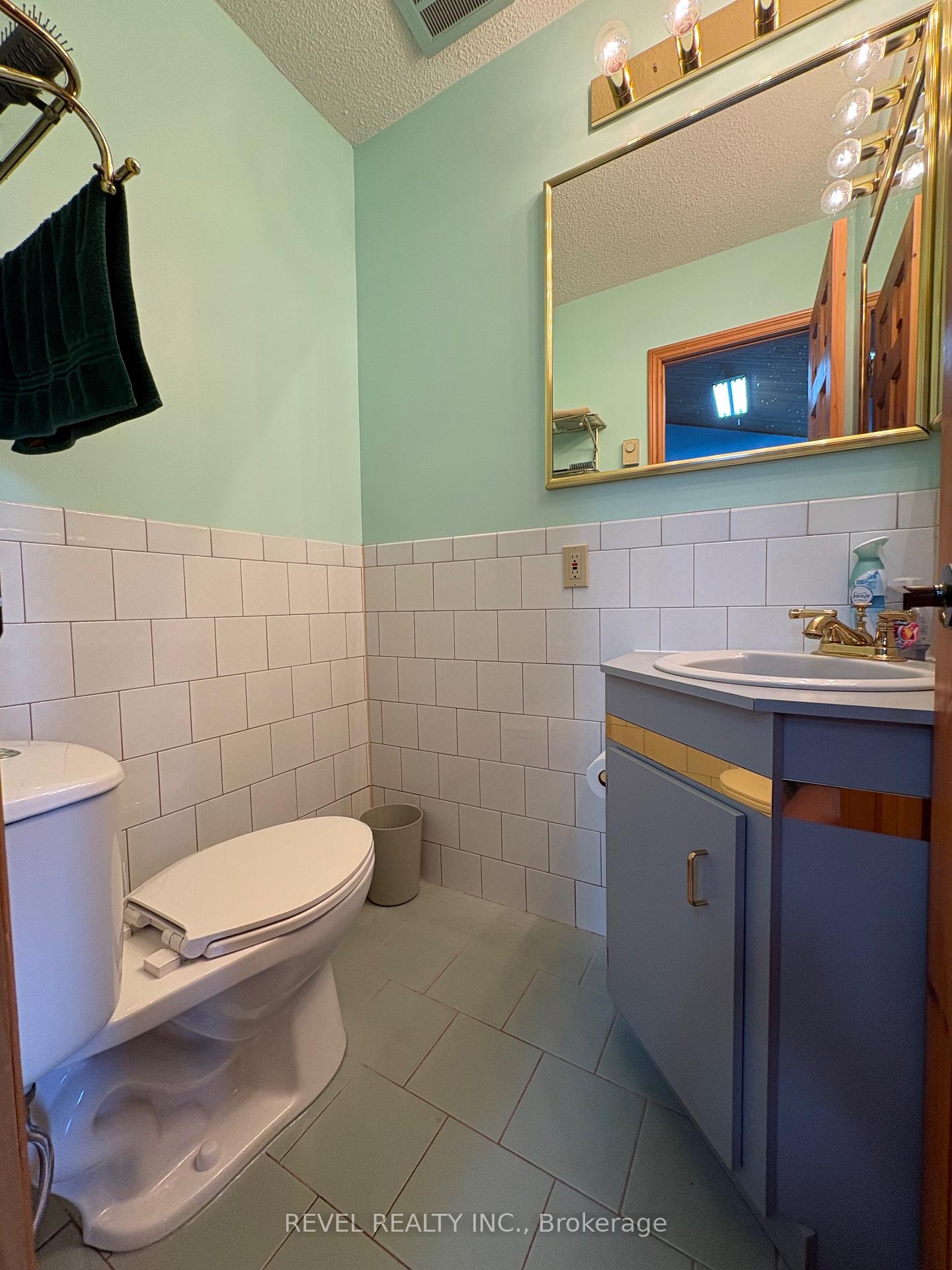 Photo 17 of 404 Thirteenth Avenue, Cochrane — HOMEH