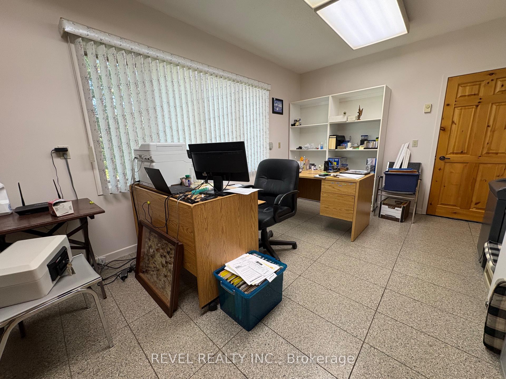 Photo 18 of 404 Thirteenth Avenue, Cochrane — HOMEH