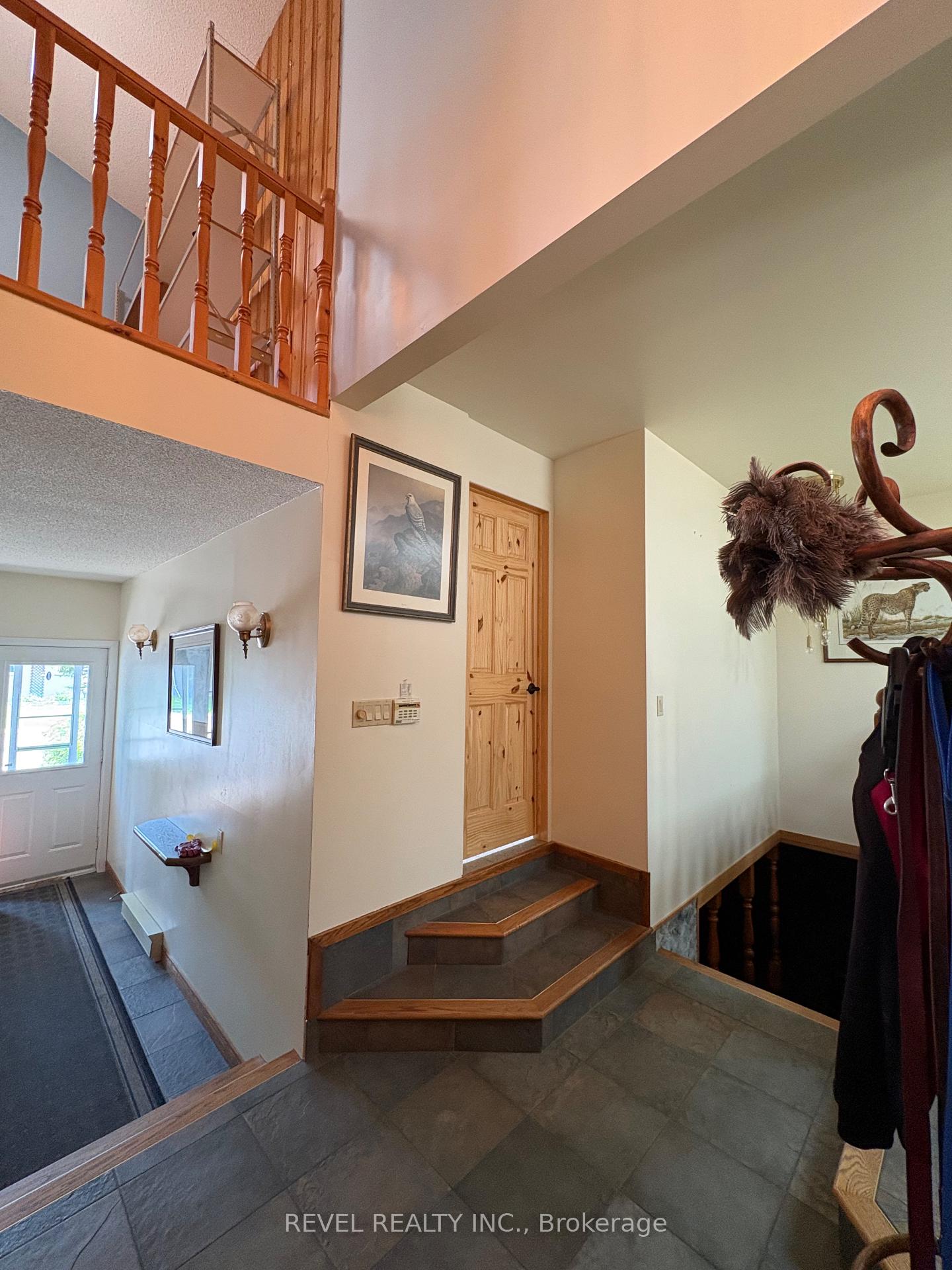 Photo 20 of 404 Thirteenth Avenue, Cochrane — HOMEH