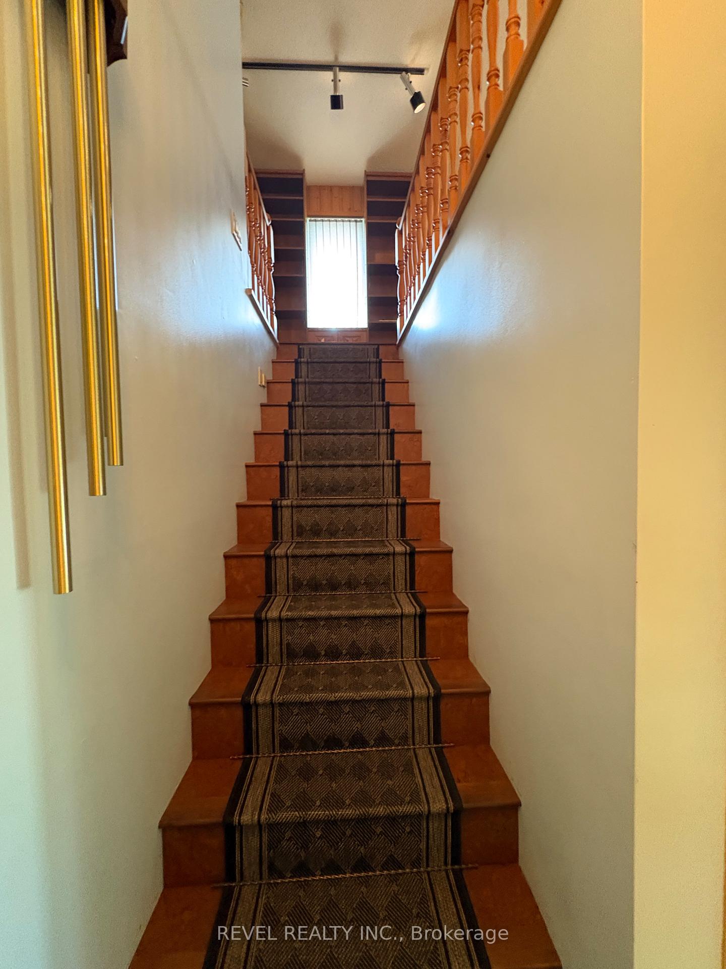 Photo 21 of 404 Thirteenth Avenue, Cochrane — HOMEH