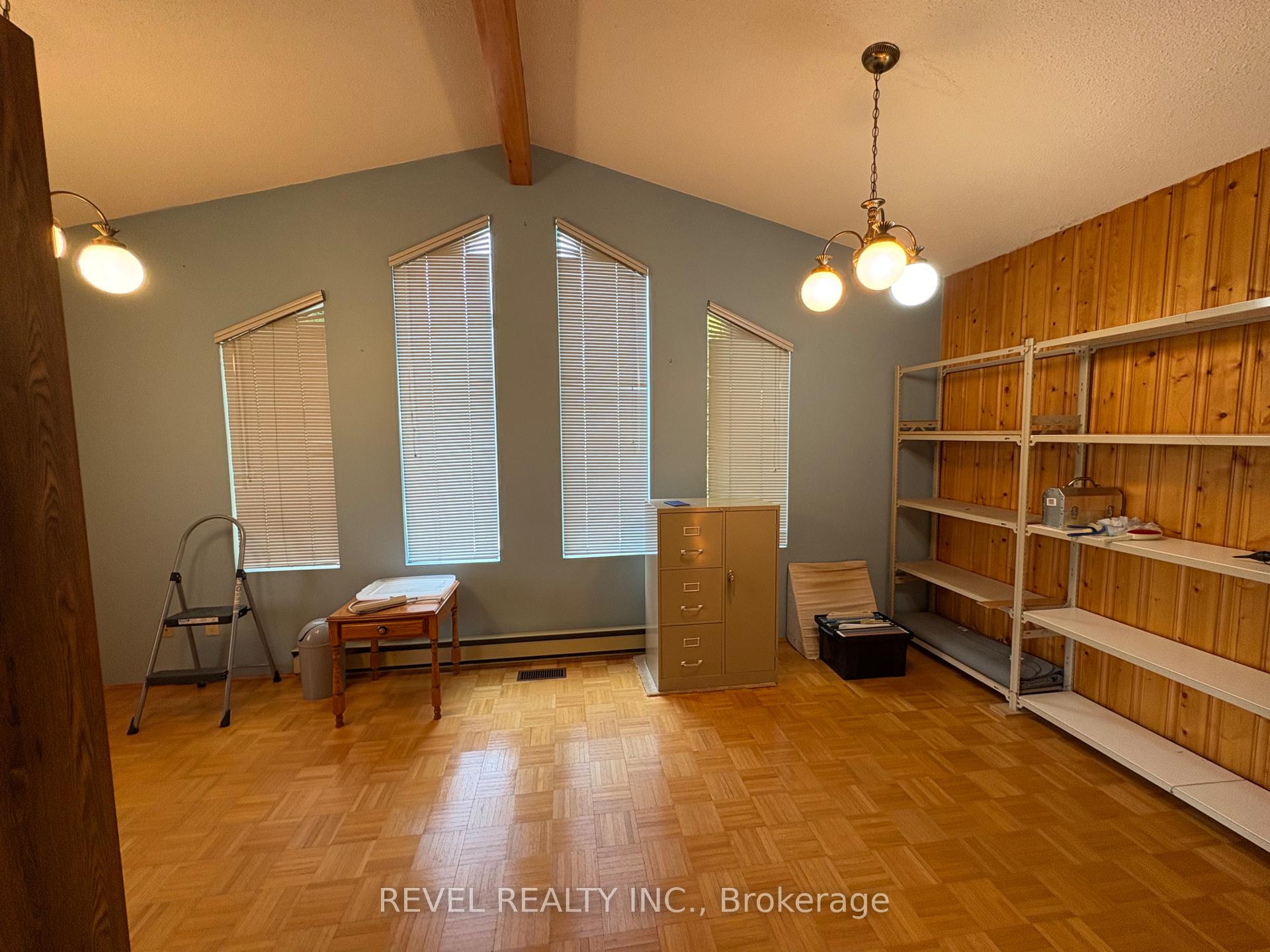 Photo 25 of 404 Thirteenth Avenue, Cochrane — HOMEH