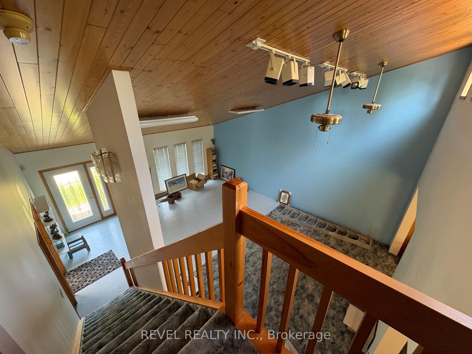 Photo 33 of 404 Thirteenth Avenue, Cochrane — HOMEH