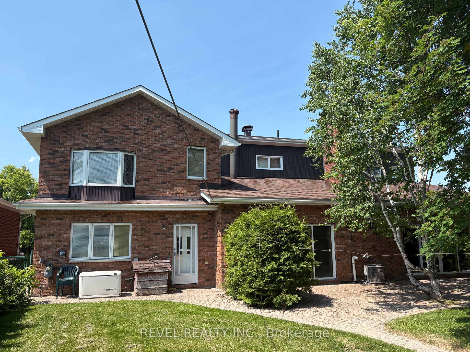 Photo 42 of 404 Thirteenth Avenue, Cochrane — HOMEH