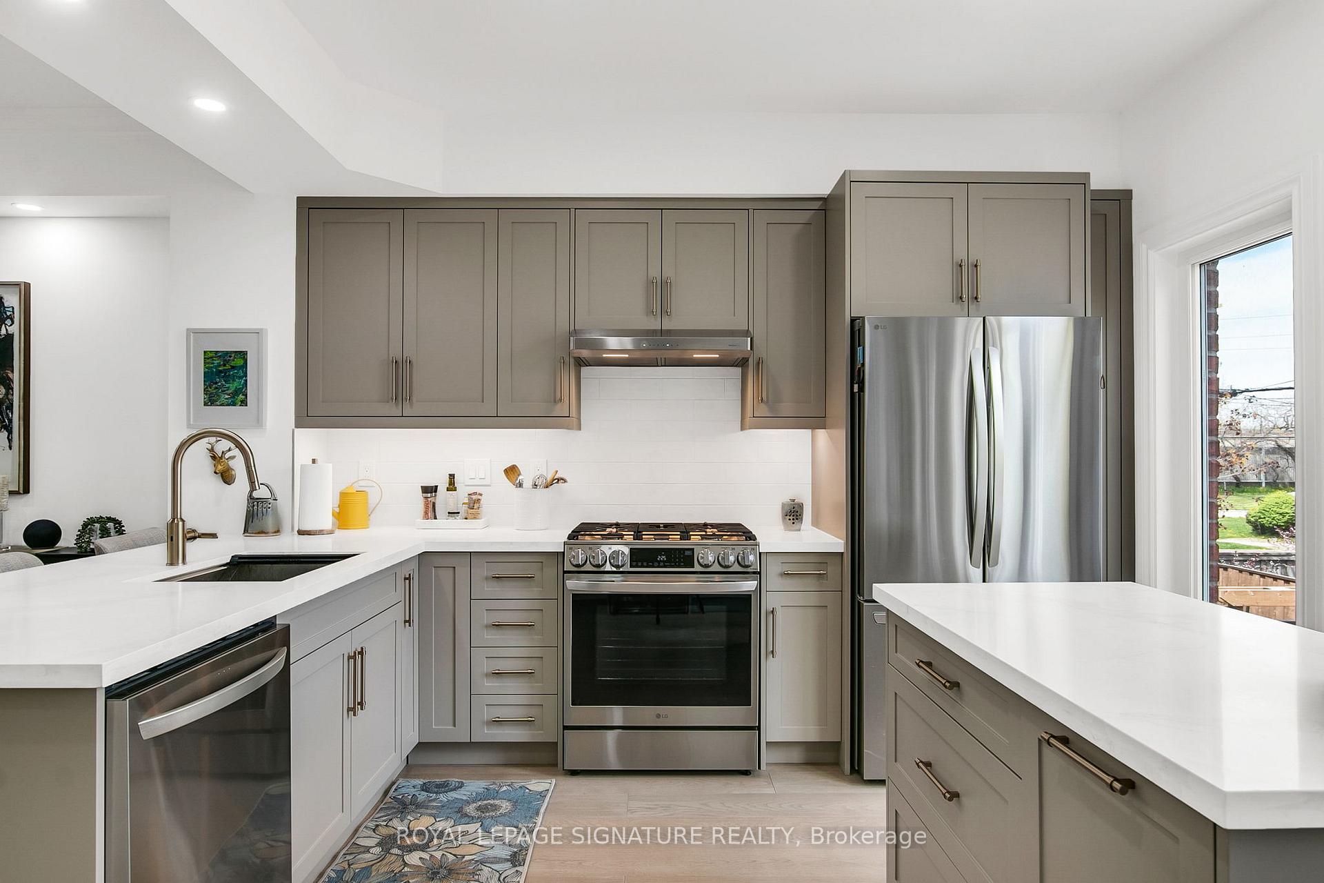 Photo 10 of 41 San Remo Terrace, Etobicoke, Mimico — HOMEH