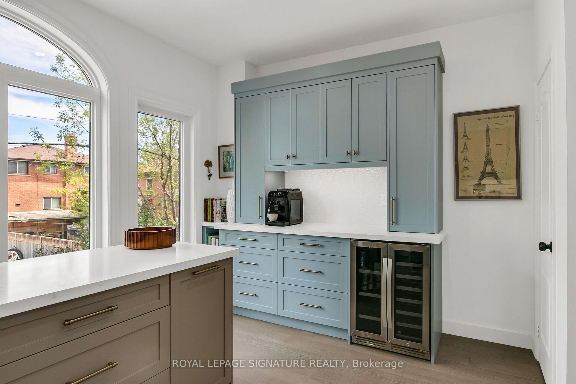 Photo 11 of 41 San Remo Terrace, Etobicoke, Mimico — HOMEH