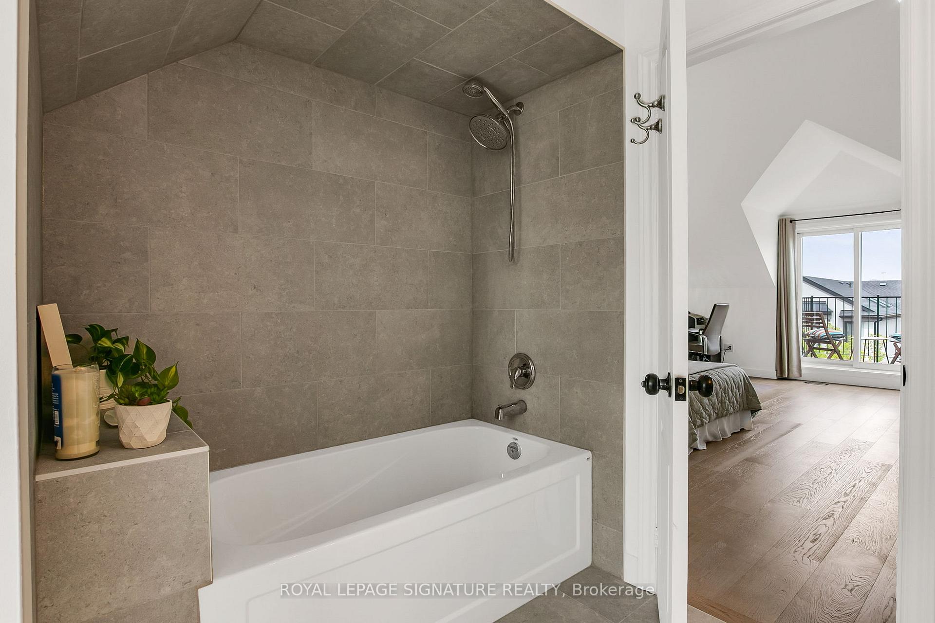 Photo 22 of 41 San Remo Terrace, Etobicoke, Mimico — HOMEH
