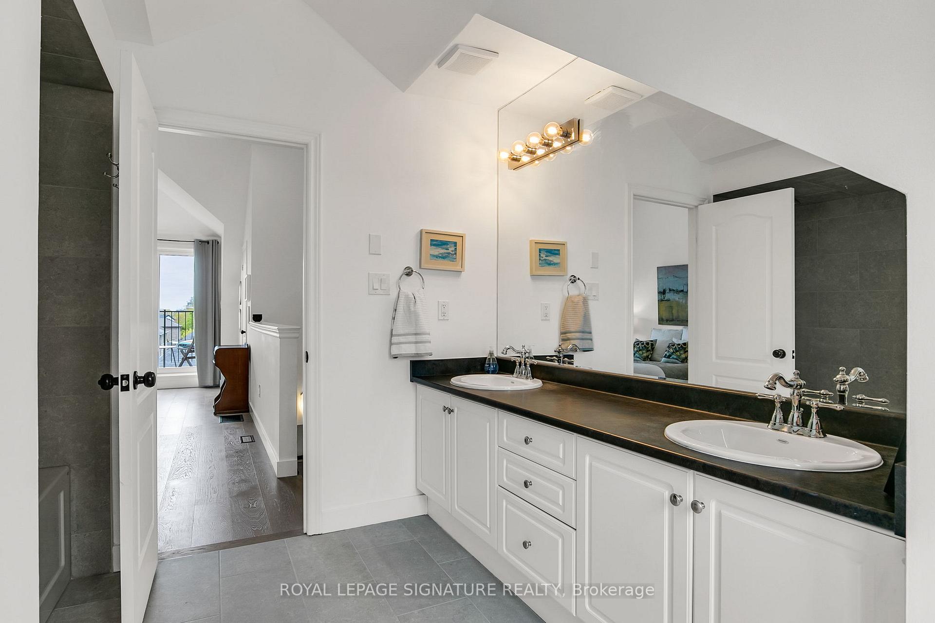 Photo 23 of 41 San Remo Terrace, Etobicoke, Mimico — HOMEH