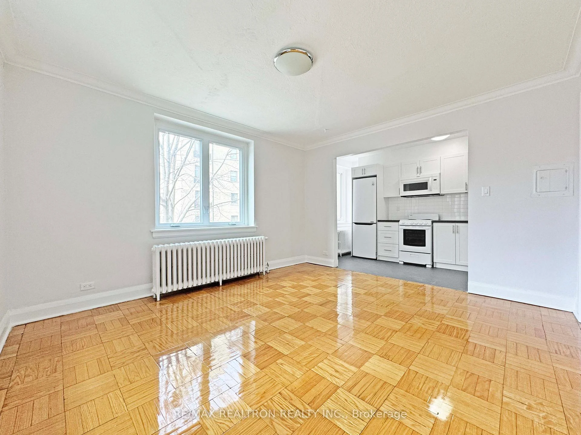 Photo 4 of Unit 320, 396 Avenue Road, Toronto, Casa Loma — HOMEH