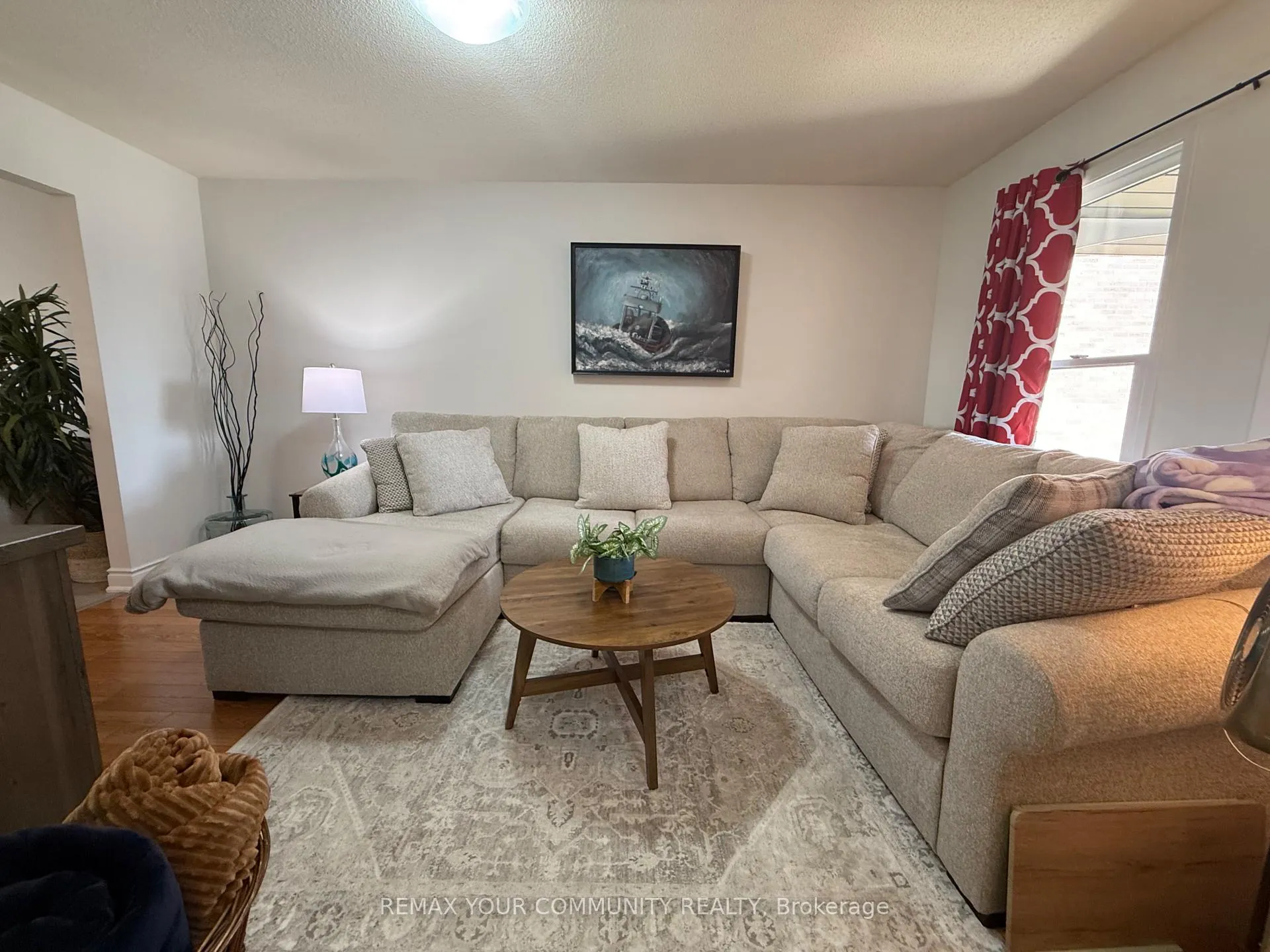 Photo 8 of 30 Chapman Drive, Ajax, Central — HOMEH