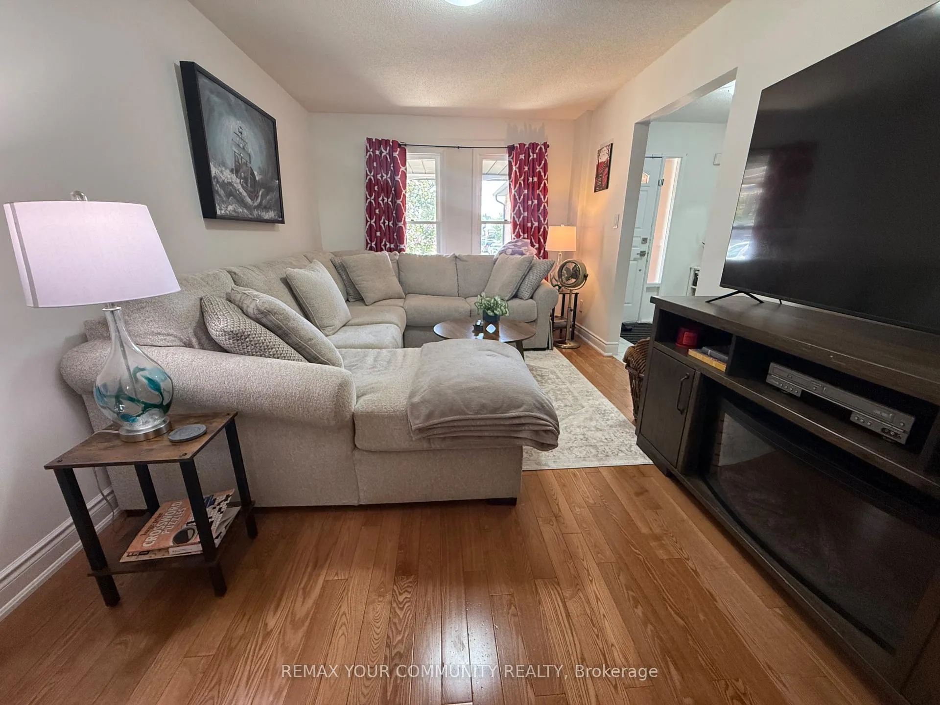 Photo 12 of 30 Chapman Drive, Ajax, Central — HOMEH