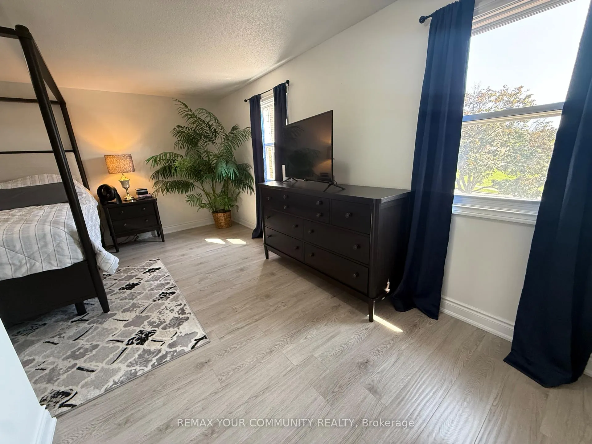 Photo 21 of 30 Chapman Drive, Ajax, Central — HOMEH