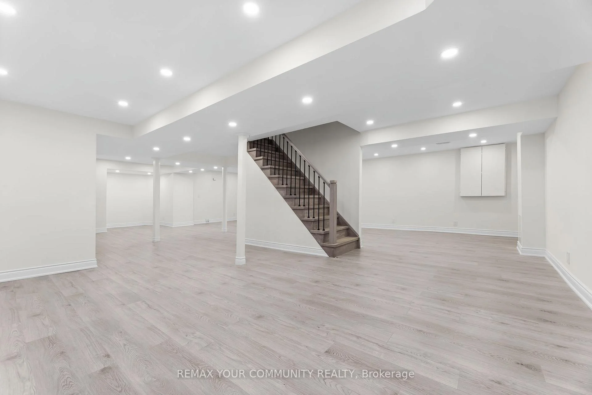 Photo 9 of 30 Chapman Drive, Ajax, Central — HOMEH