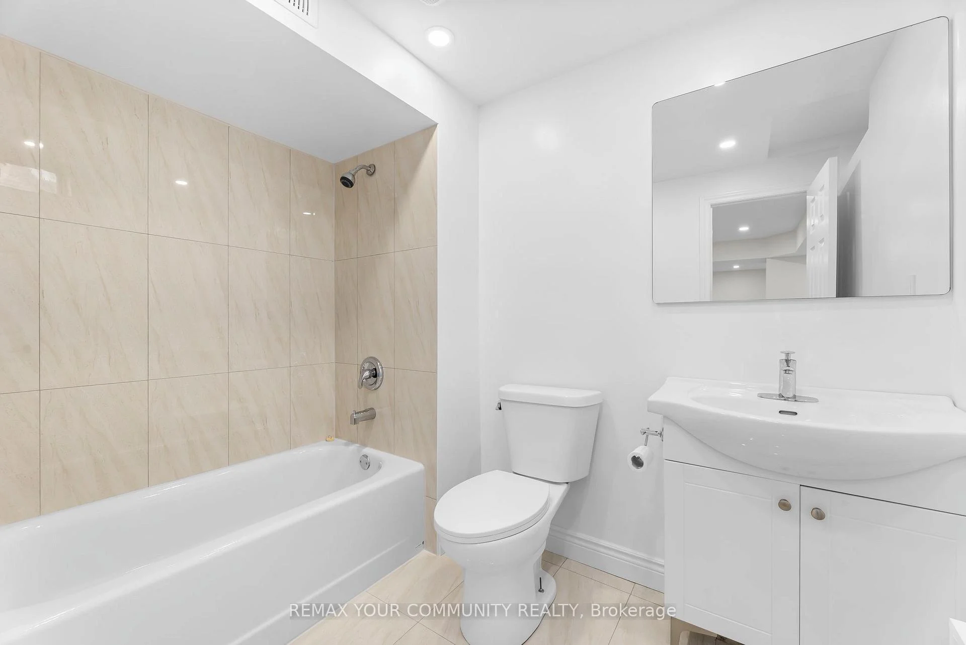 Photo 10 of 30 Chapman Drive, Ajax, Central — HOMEH