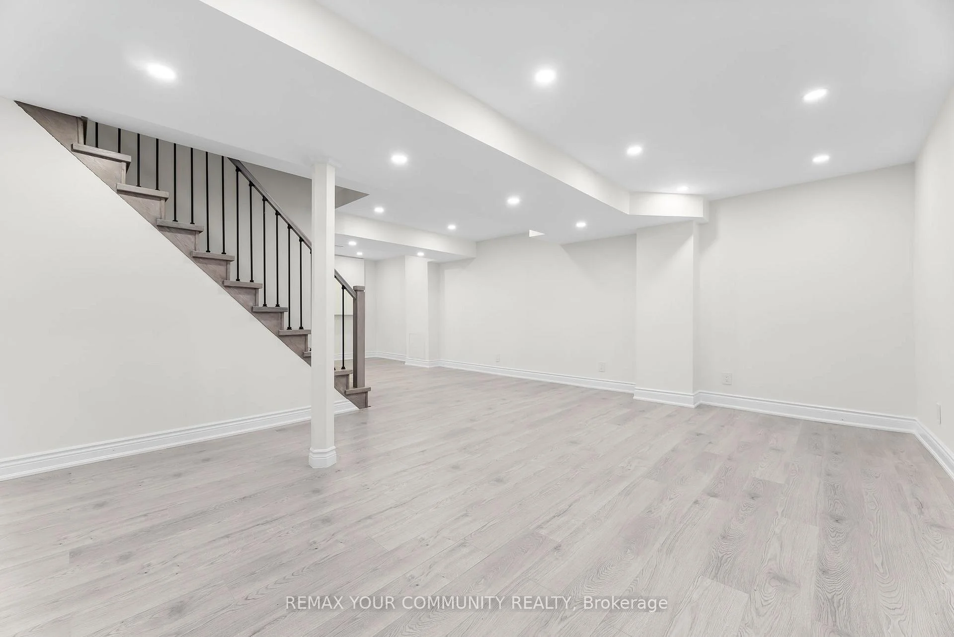 Photo 13 of 30 Chapman Drive, Ajax, Central — HOMEH
