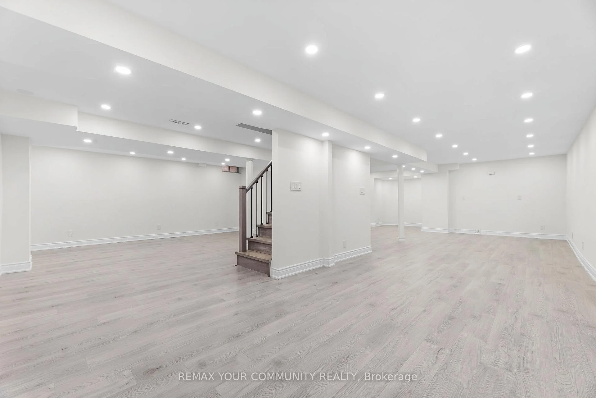 Photo 17 of 30 Chapman Drive, Ajax, Central — HOMEH