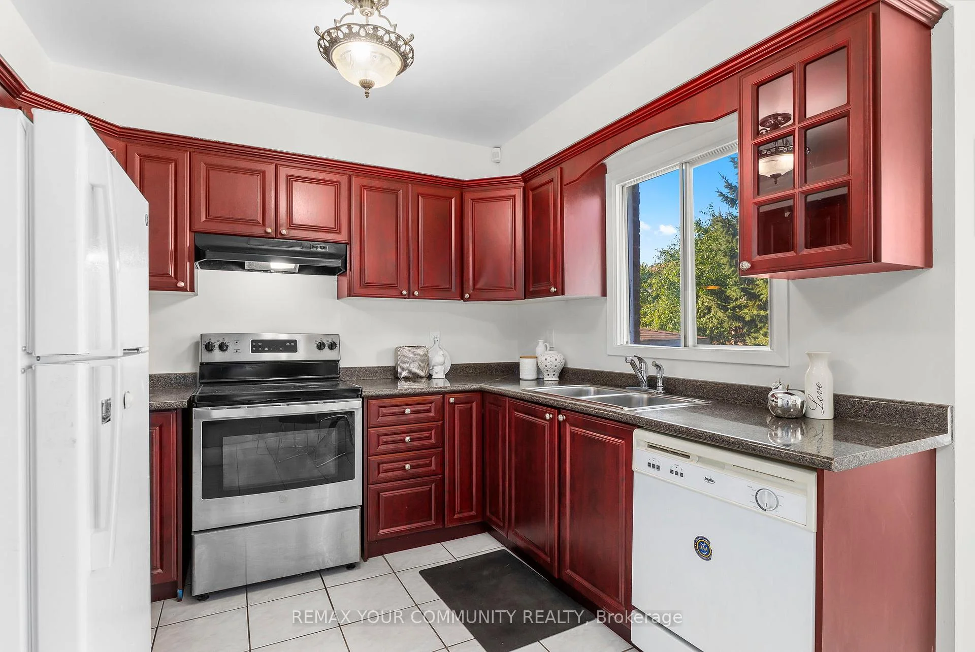 Photo 53 of 30 Chapman Drive, Ajax, Central — HOMEH