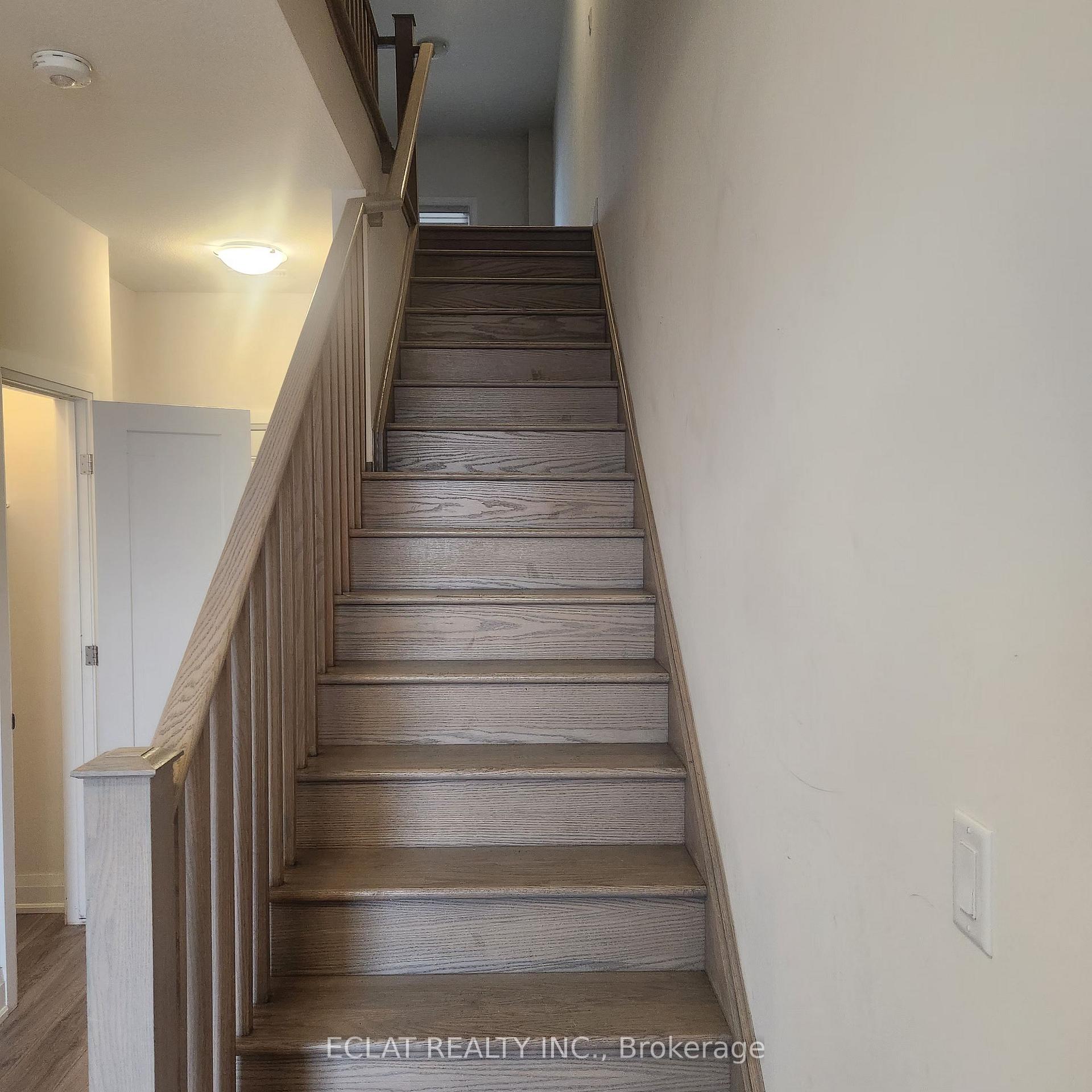 Photo 3 of 3283 Homestead Drive, Hamilton, Mount Hope — HOMEH