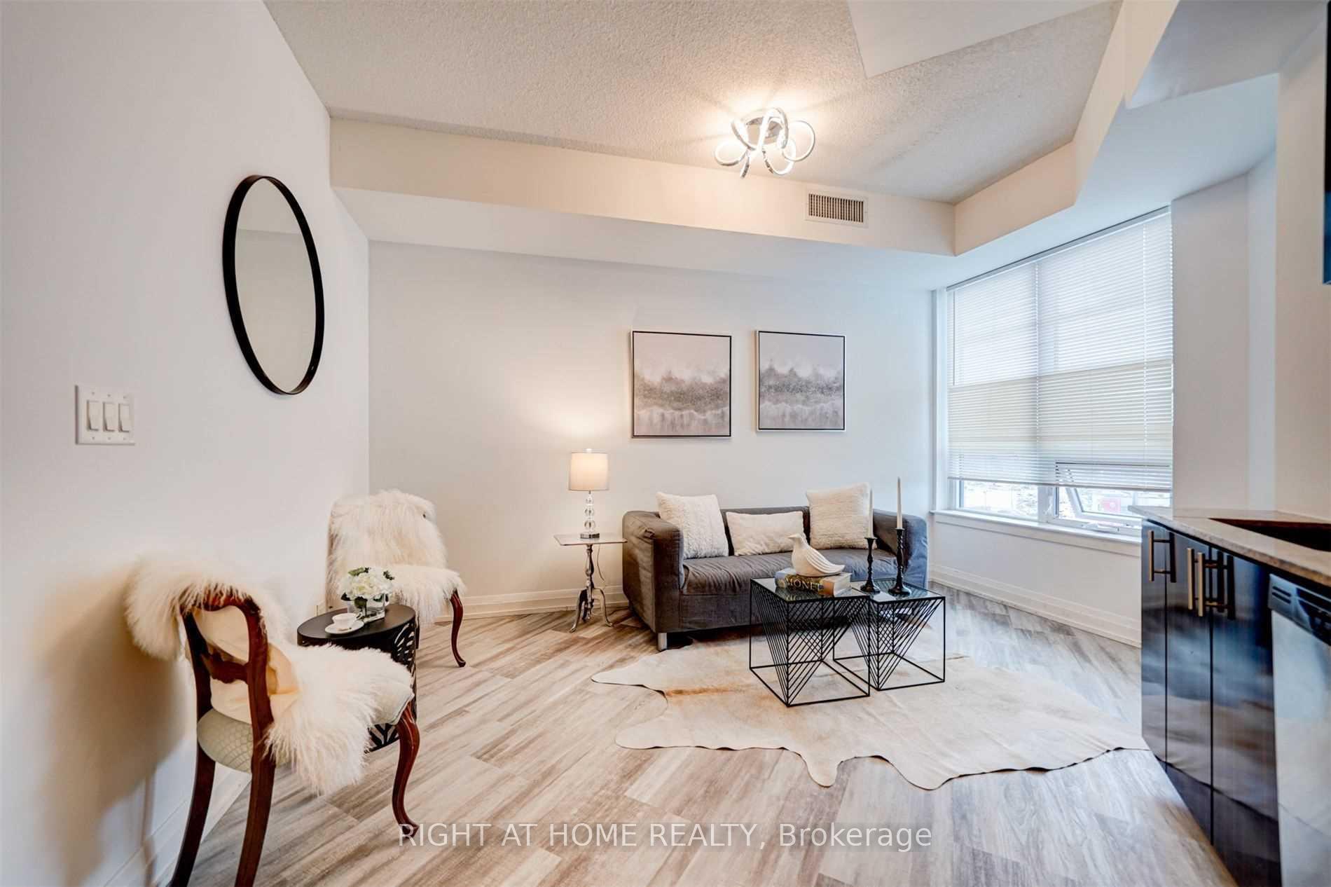 Photo 5 of Unit 511, 7171 Yonge Street, Markham, Grandview — HOMEH