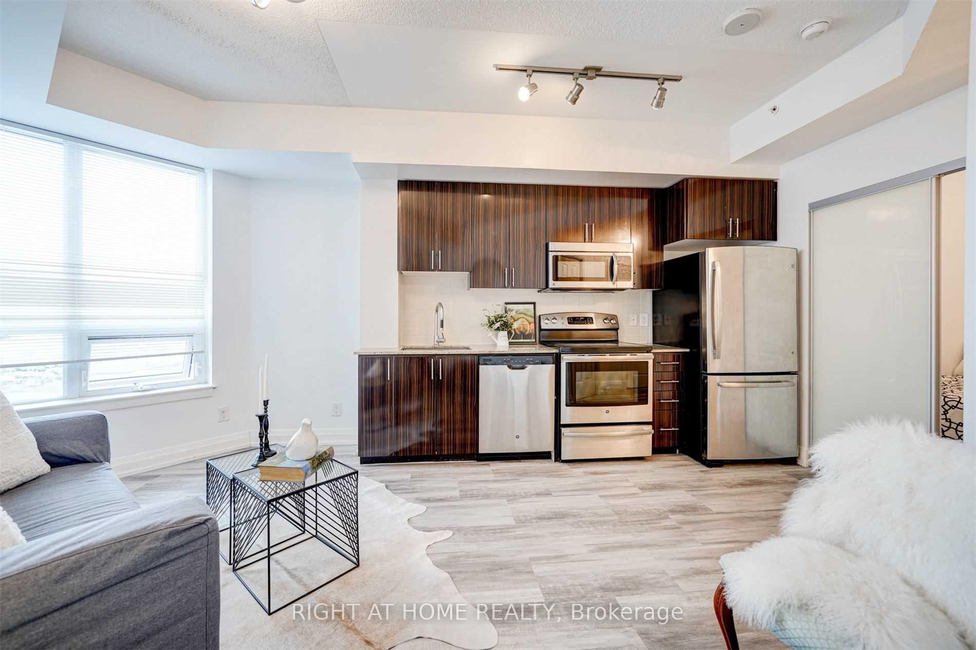Photo 6 of Unit 511, 7171 Yonge Street, Markham, Grandview — HOMEH