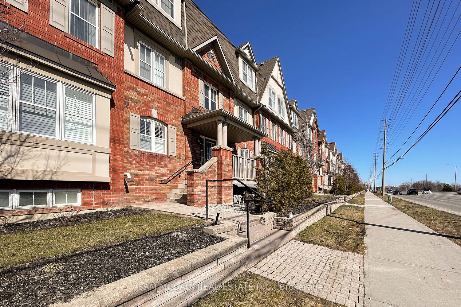 Front of Unit 2, 639 Dundas Street W