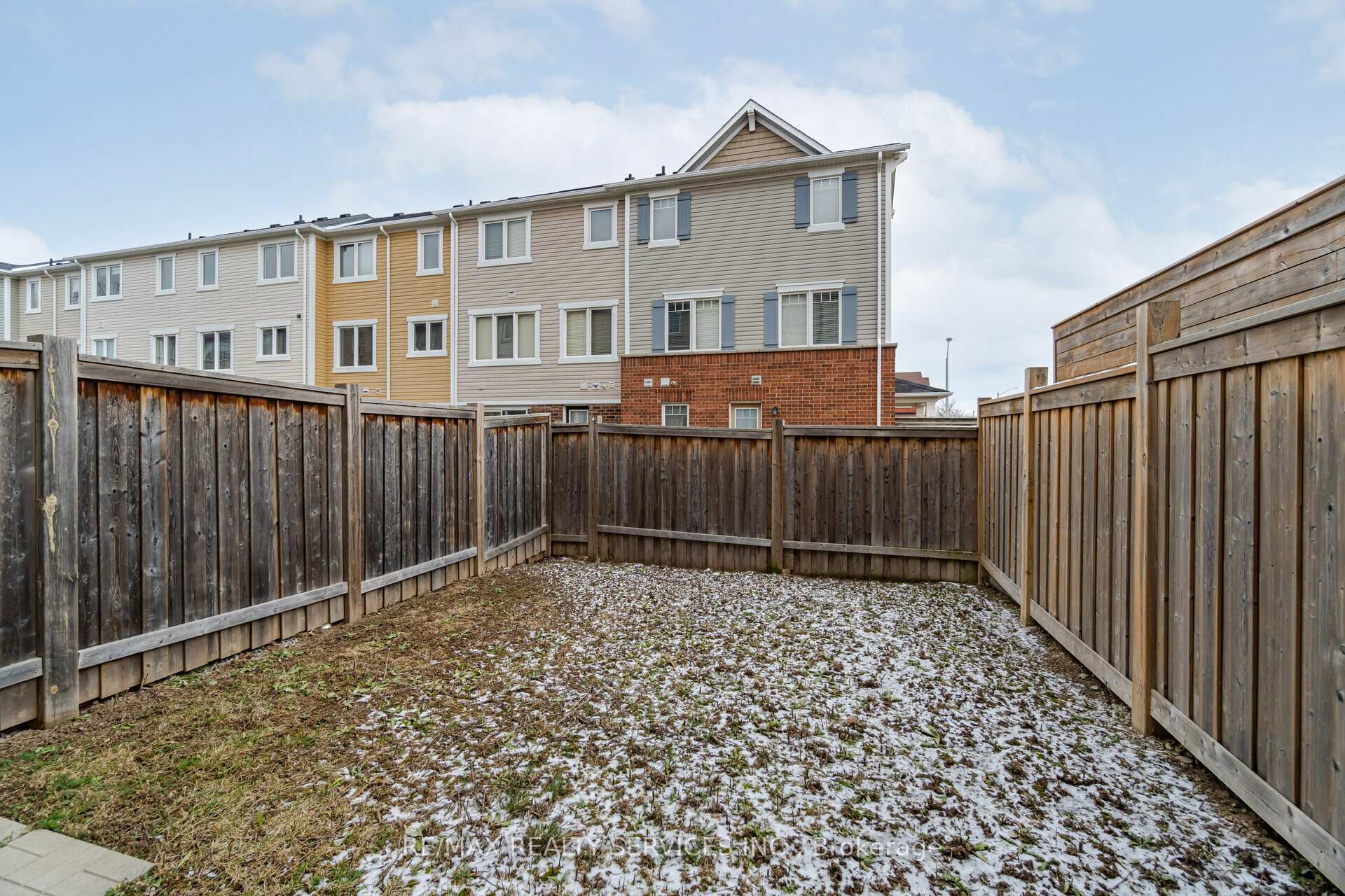 Photo 22 of 4 Colonel Frank Ching Crescent, Brampton, Fletcher's West — HOMEH