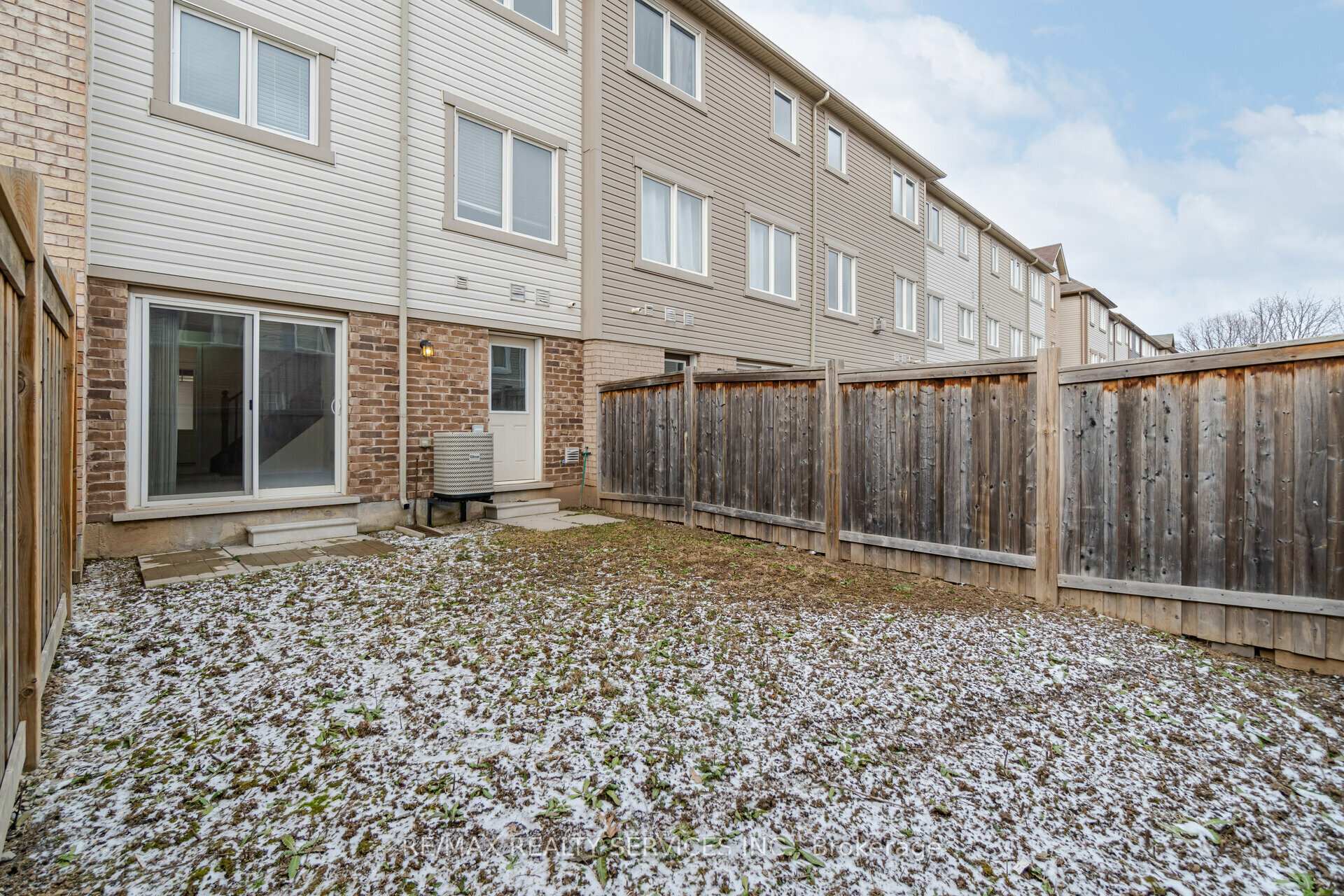 Photo 24 of 4 Colonel Frank Ching Crescent, Brampton, Fletcher's West — HOMEH