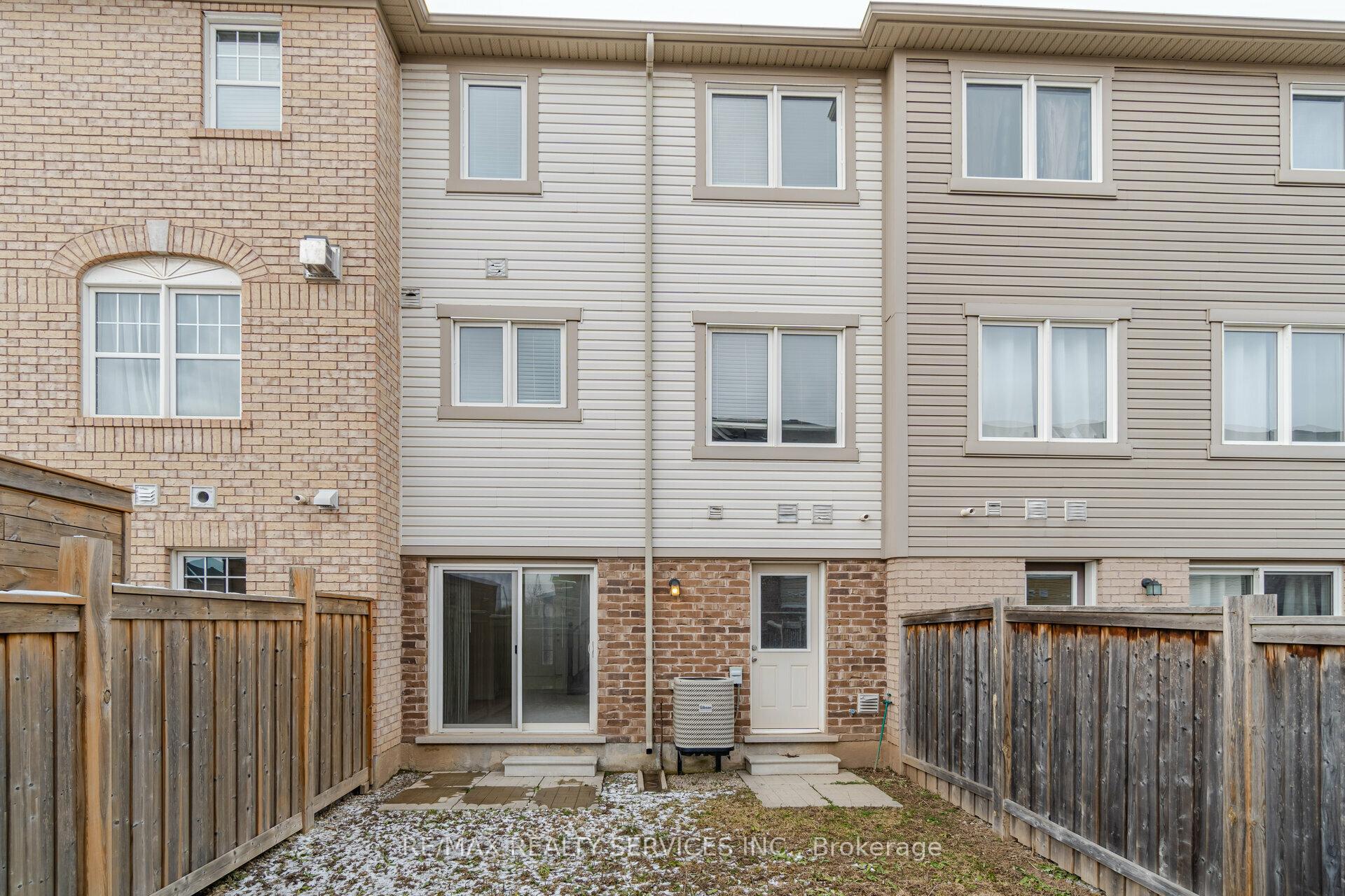 Photo 25 of 4 Colonel Frank Ching Crescent, Brampton, Fletcher's West — HOMEH