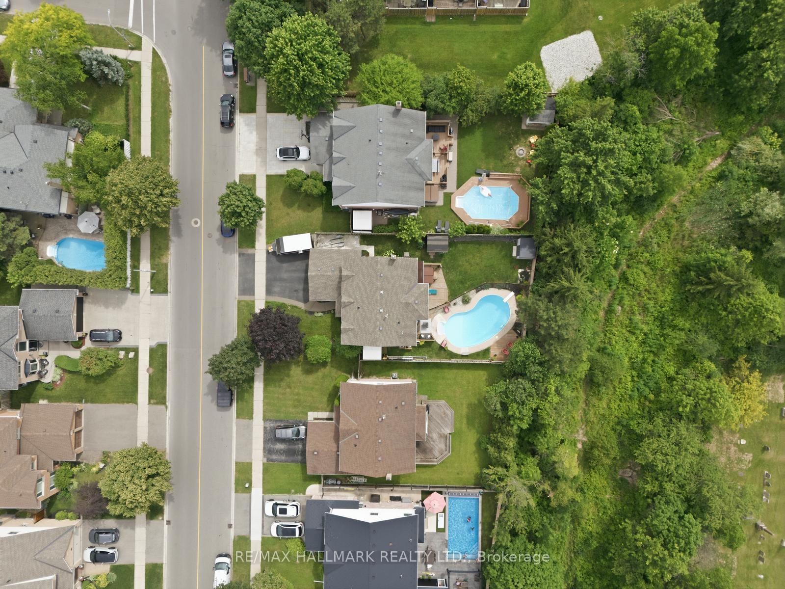 Photo 4 of 2494 Headon Forest Drive, Burlington, Headon — HOMEH