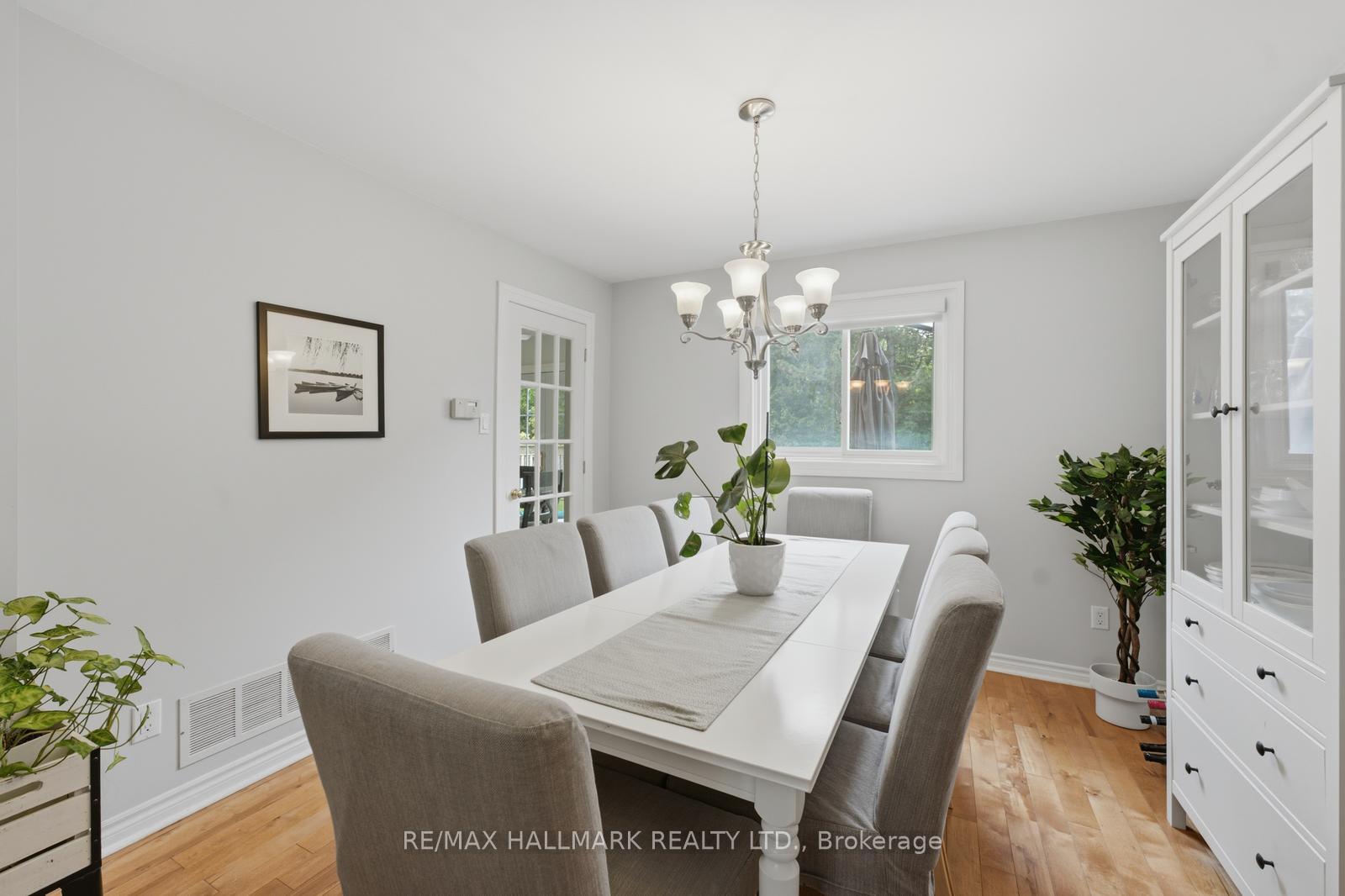 Photo 13 of 2494 Headon Forest Drive, Burlington, Headon — HOMEH