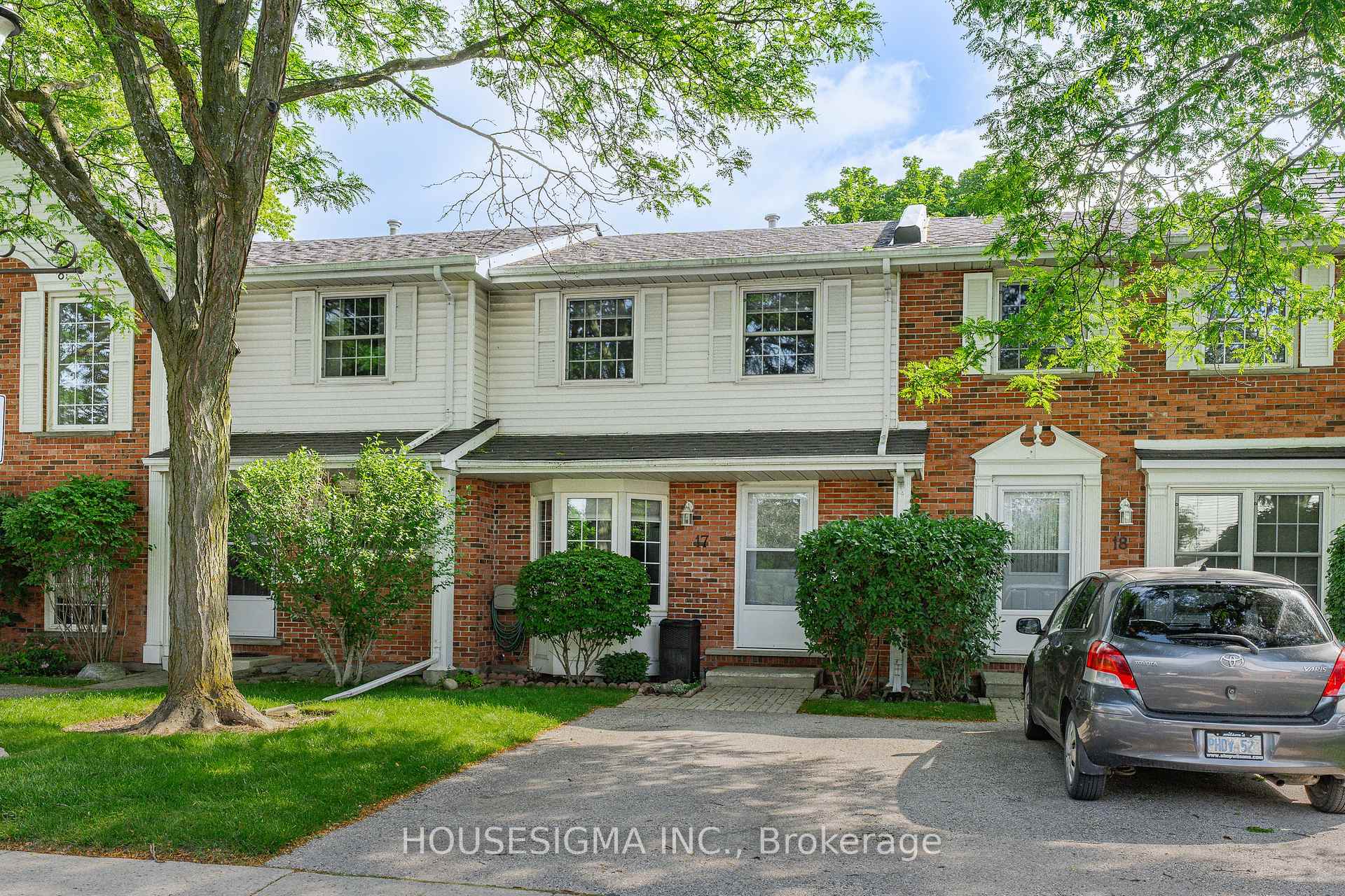 Front of Unit 17, 129 Victoria Road N