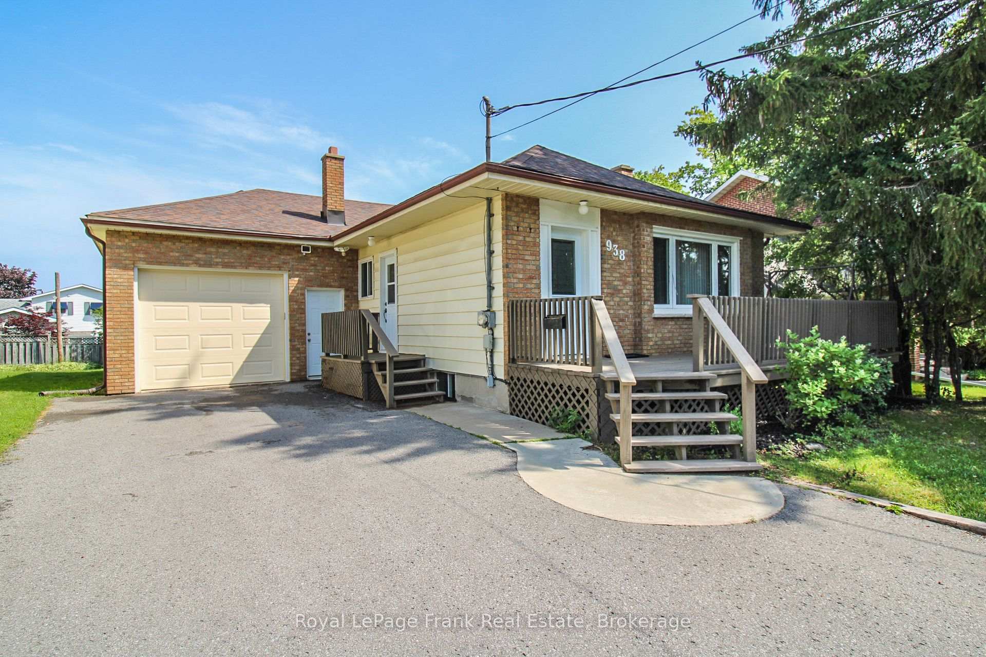 Photo 1 of 938 Parkhill Road W, Peterborough, Monaghan Ward 2 — HOMEH
