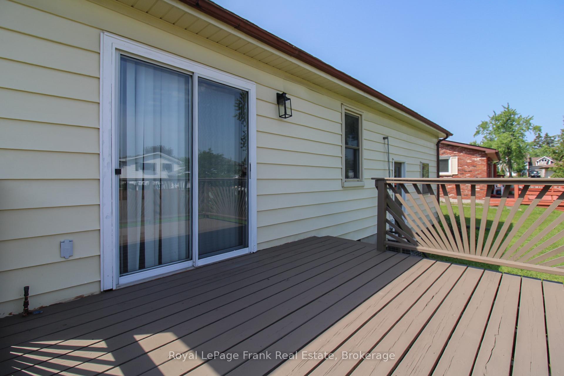 Photo 15 of 938 Parkhill Road W, Peterborough, Monaghan Ward 2 — HOMEH