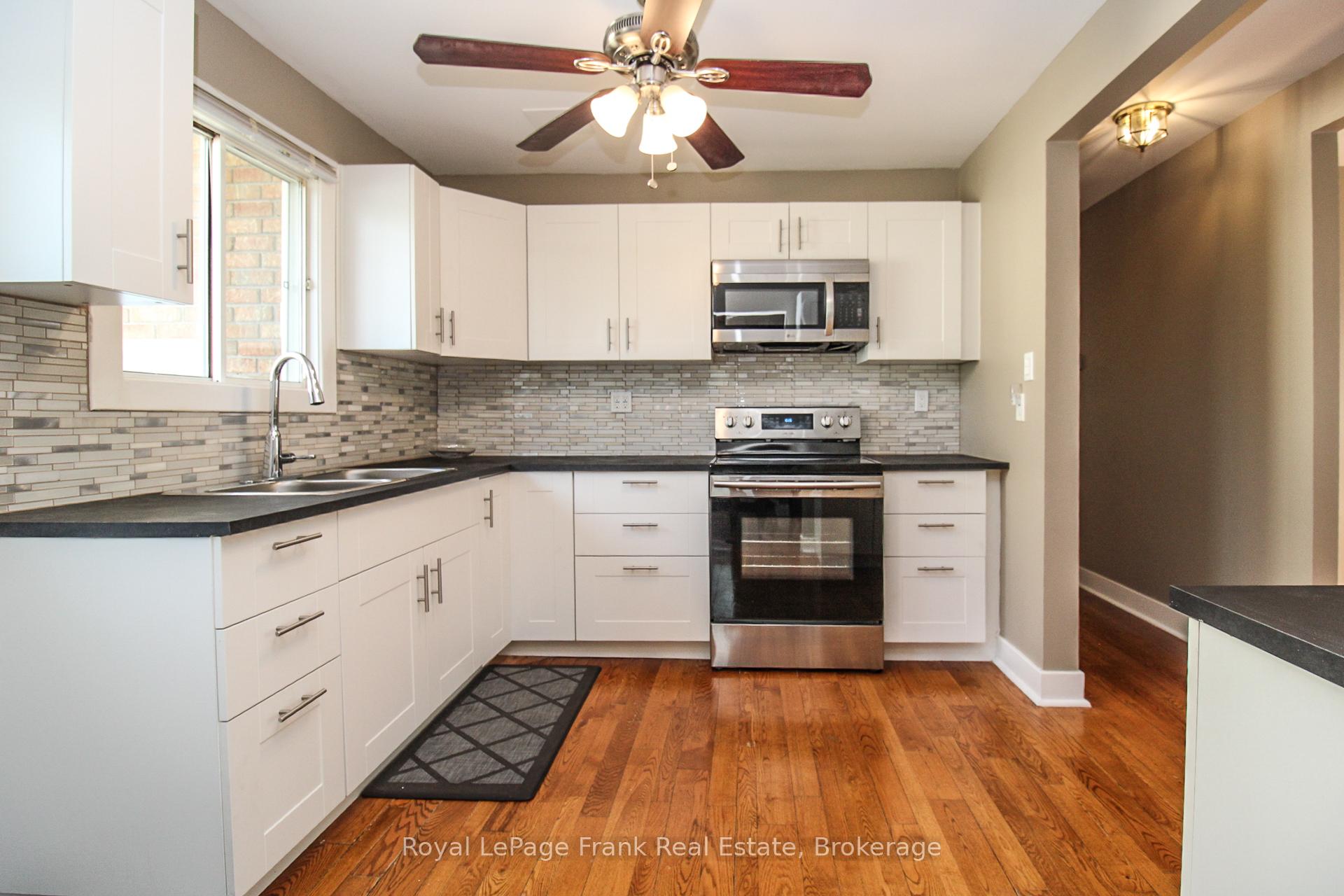 Photo 4 of 938 Parkhill Road W, Peterborough, Monaghan Ward 2 — HOMEH
