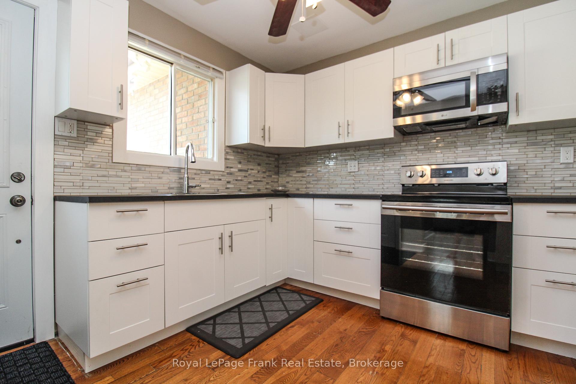 Photo 5 of 938 Parkhill Road W, Peterborough, Monaghan Ward 2 — HOMEH