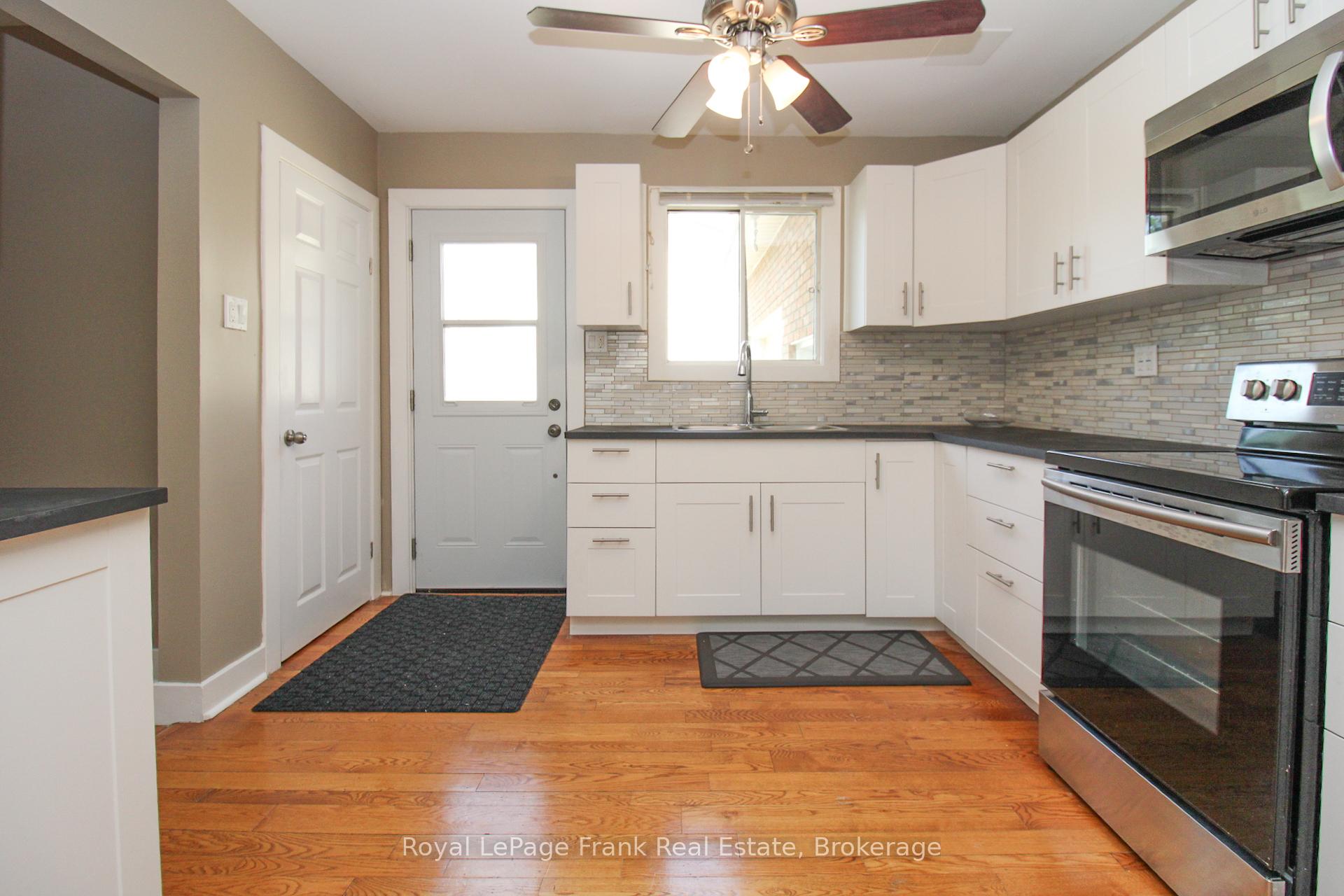 Photo 6 of 938 Parkhill Road W, Peterborough, Monaghan Ward 2 — HOMEH