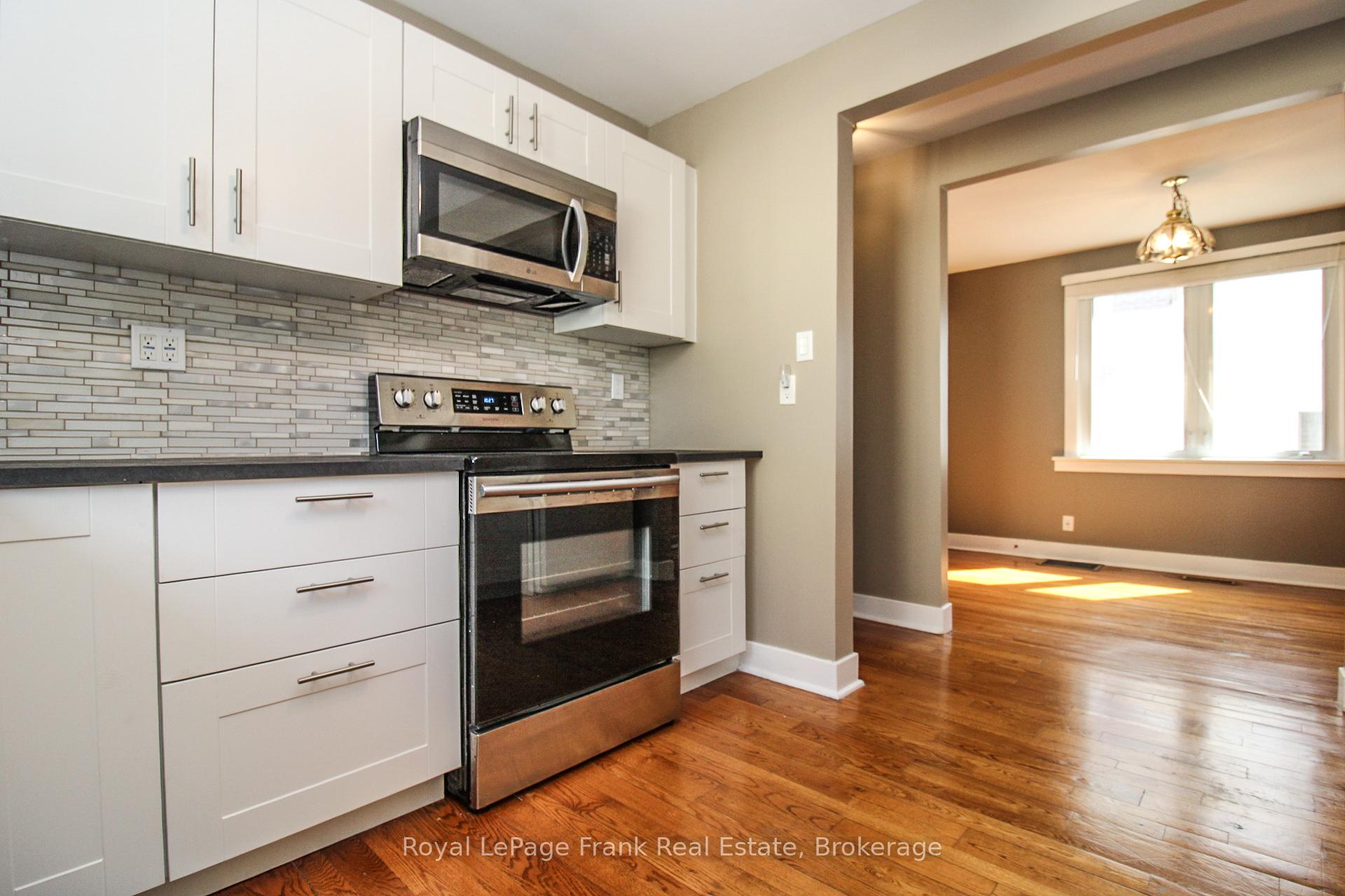 Photo 7 of 938 Parkhill Road W, Peterborough, Monaghan Ward 2 — HOMEH