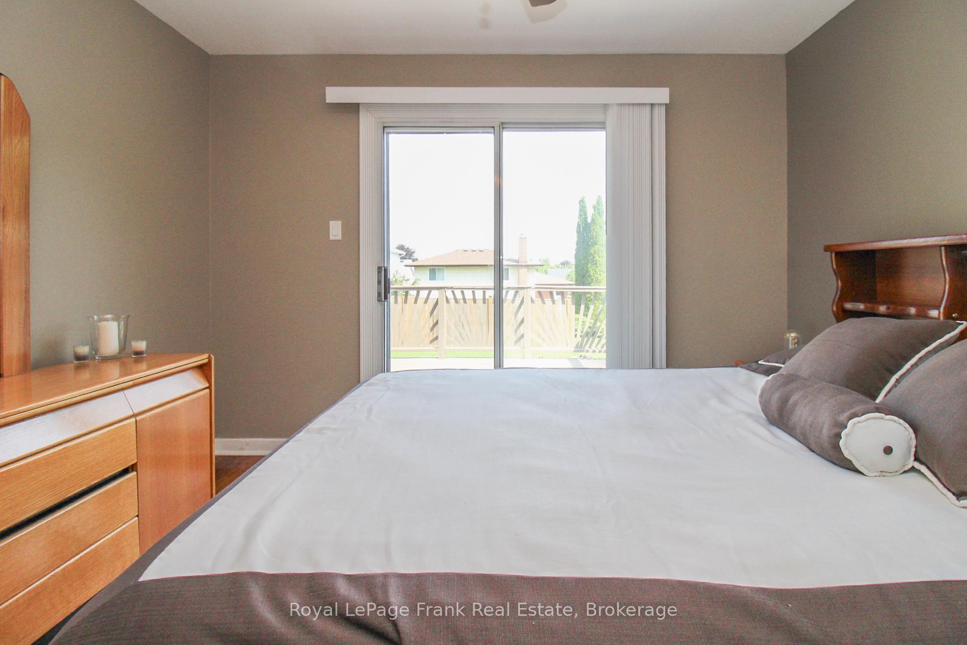 Photo 33 of 938 Parkhill Road W, Peterborough, Monaghan Ward 2 — HOMEH