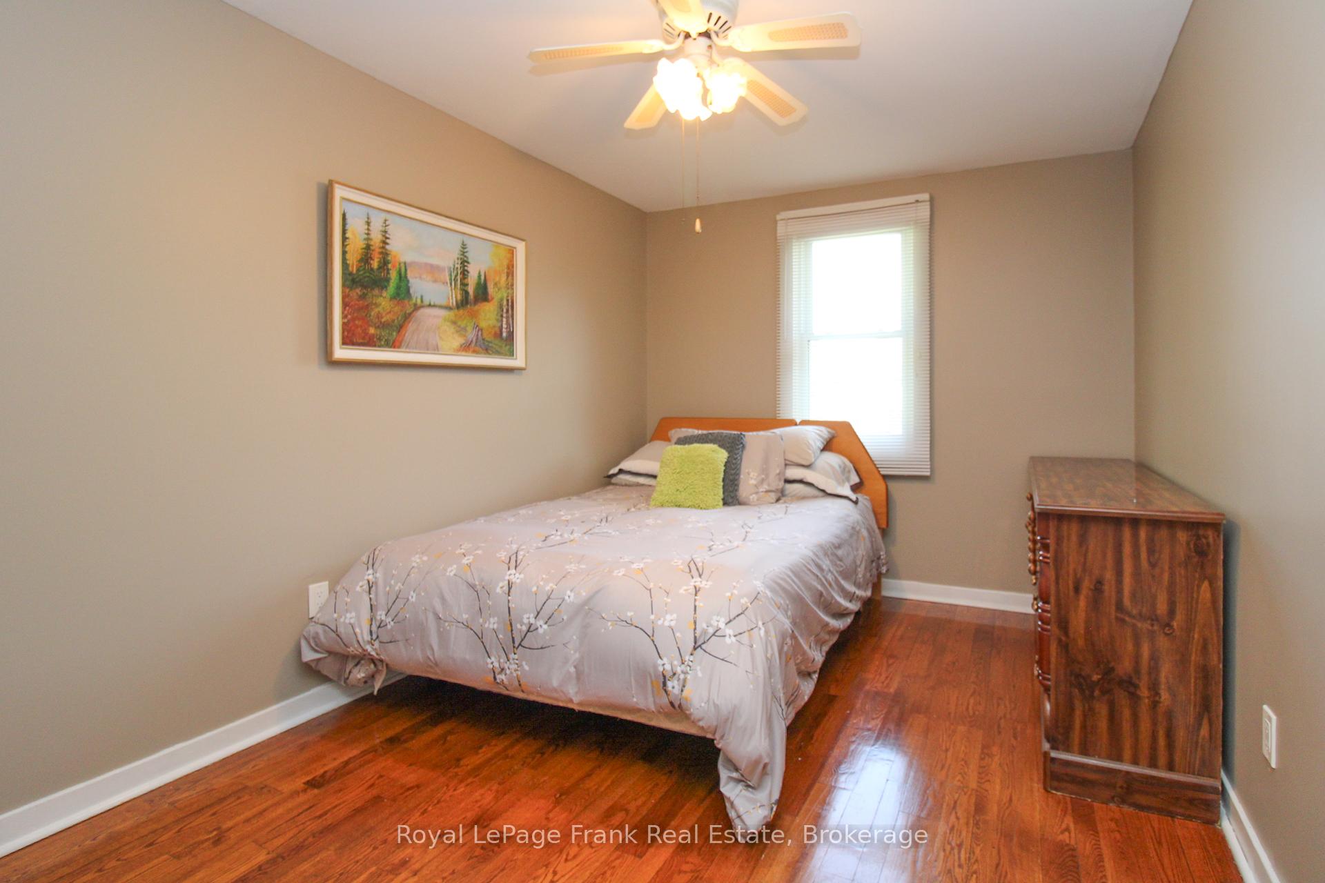 Photo 17 of 938 Parkhill Road W, Peterborough, Monaghan Ward 2 — HOMEH