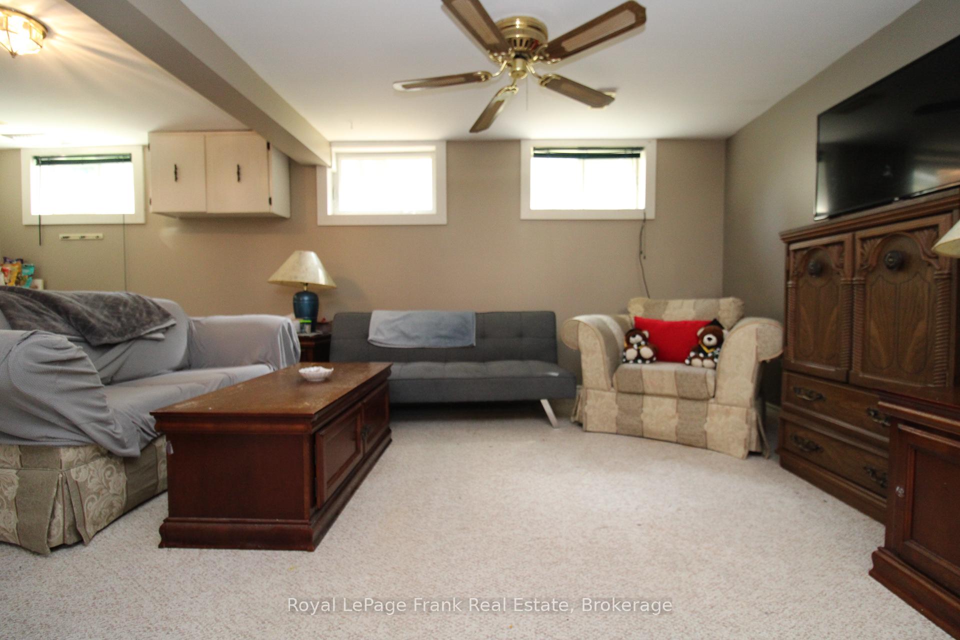 Photo 23 of 938 Parkhill Road W, Peterborough, Monaghan Ward 2 — HOMEH