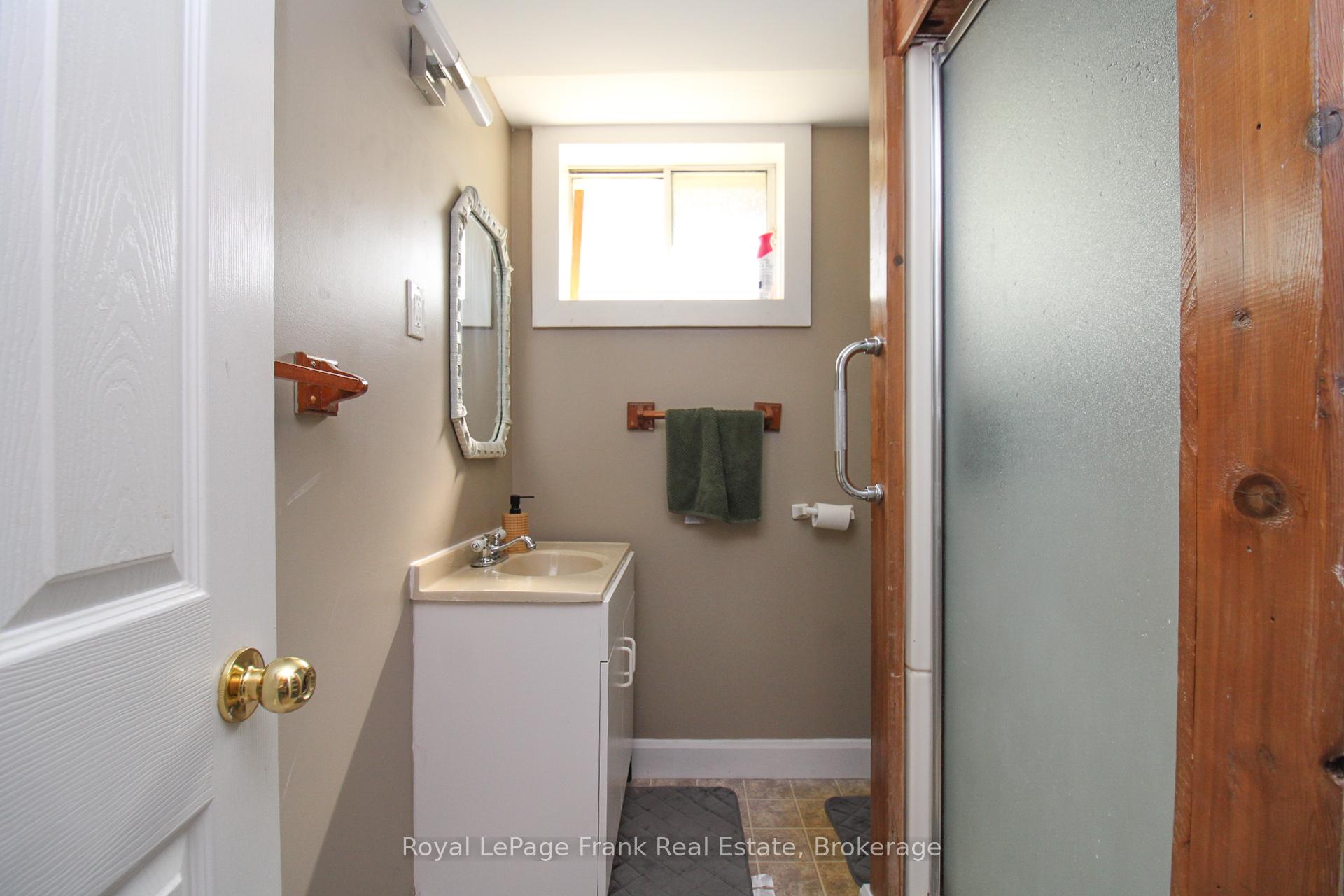 Photo 26 of 938 Parkhill Road W, Peterborough, Monaghan Ward 2 — HOMEH