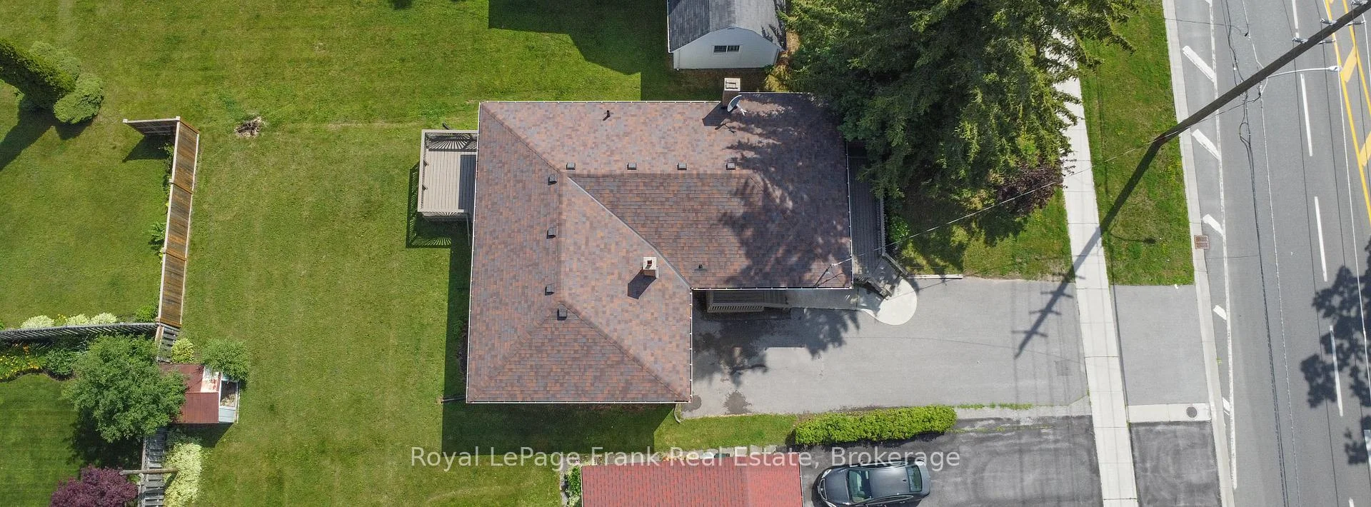 Photo 3 of 938 Parkhill Road W, Peterborough, Monaghan Ward 2 — HOMEH