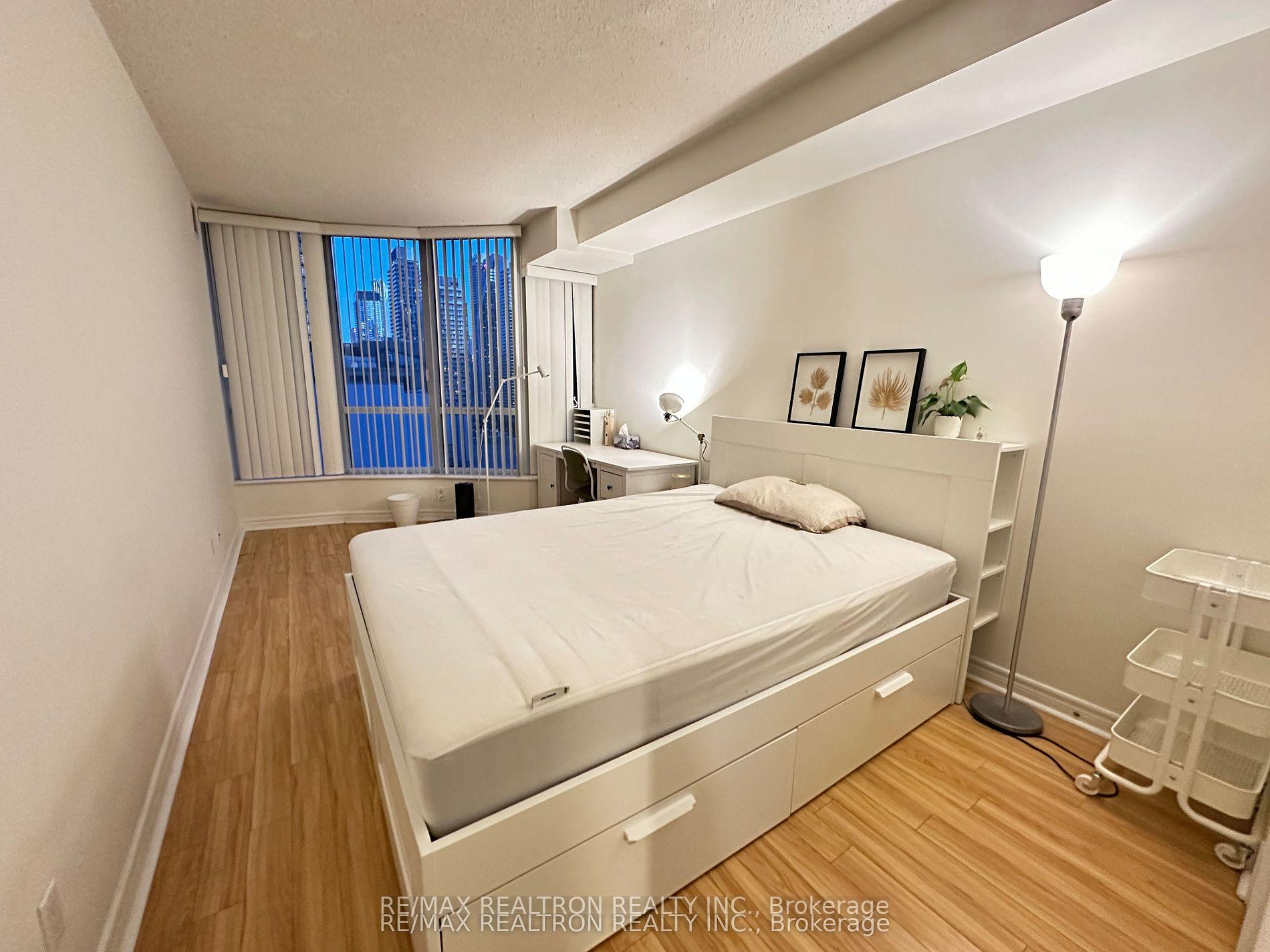 Photo 5 of Unit 1909, 55 Bloor Street E, Toronto, Church-Yonge Corridor — HOMEH